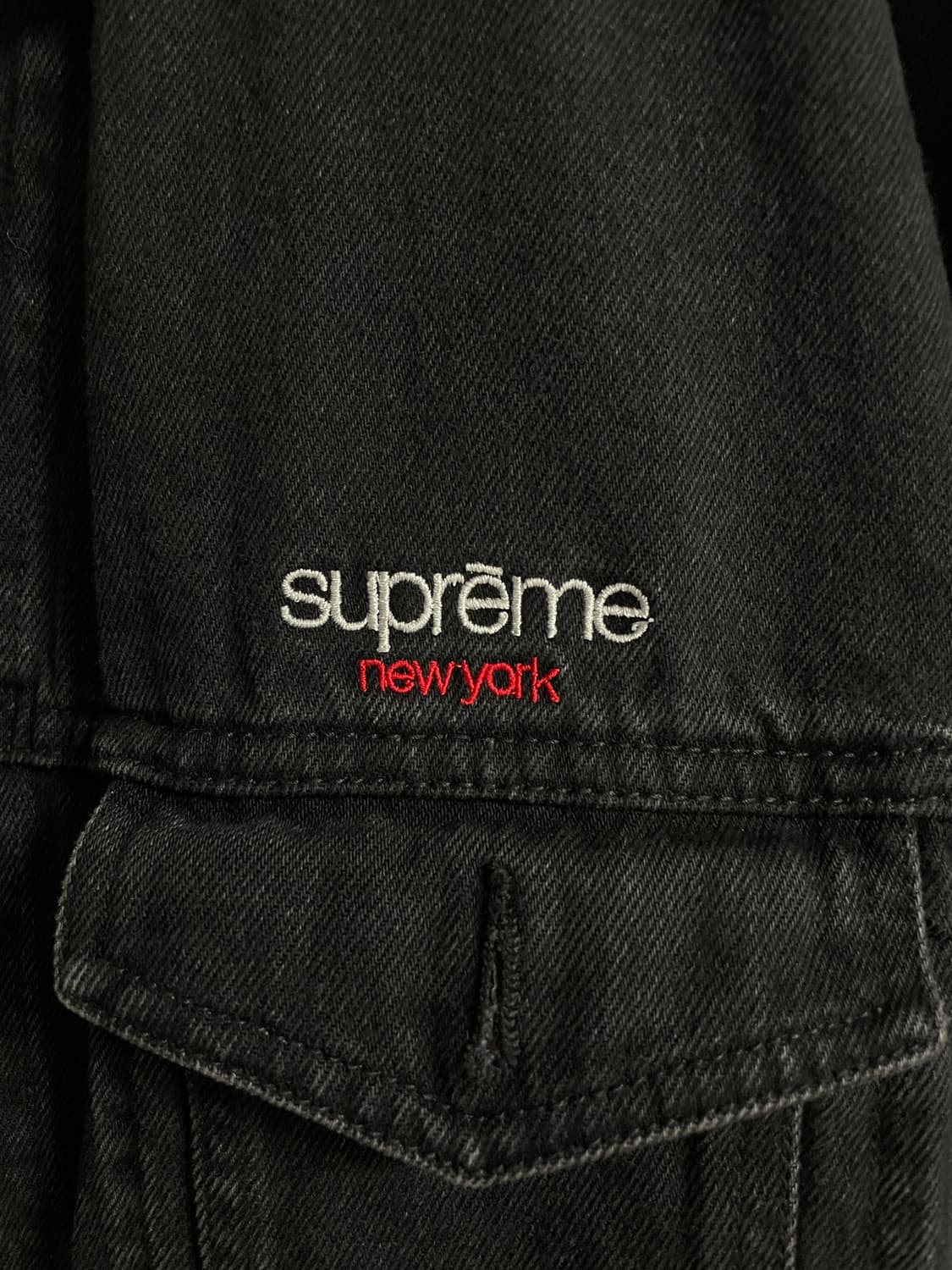 슈프림 Supreme 블랙 데님 트러커 자켓 L 새상품 상품이미지2
