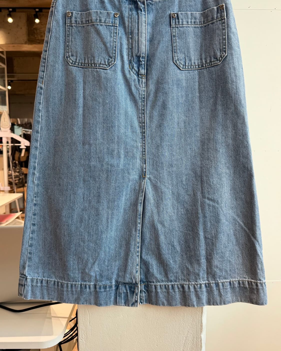 비비안웨스트우드 데님 orb자수 미디스커트  상품이미지4