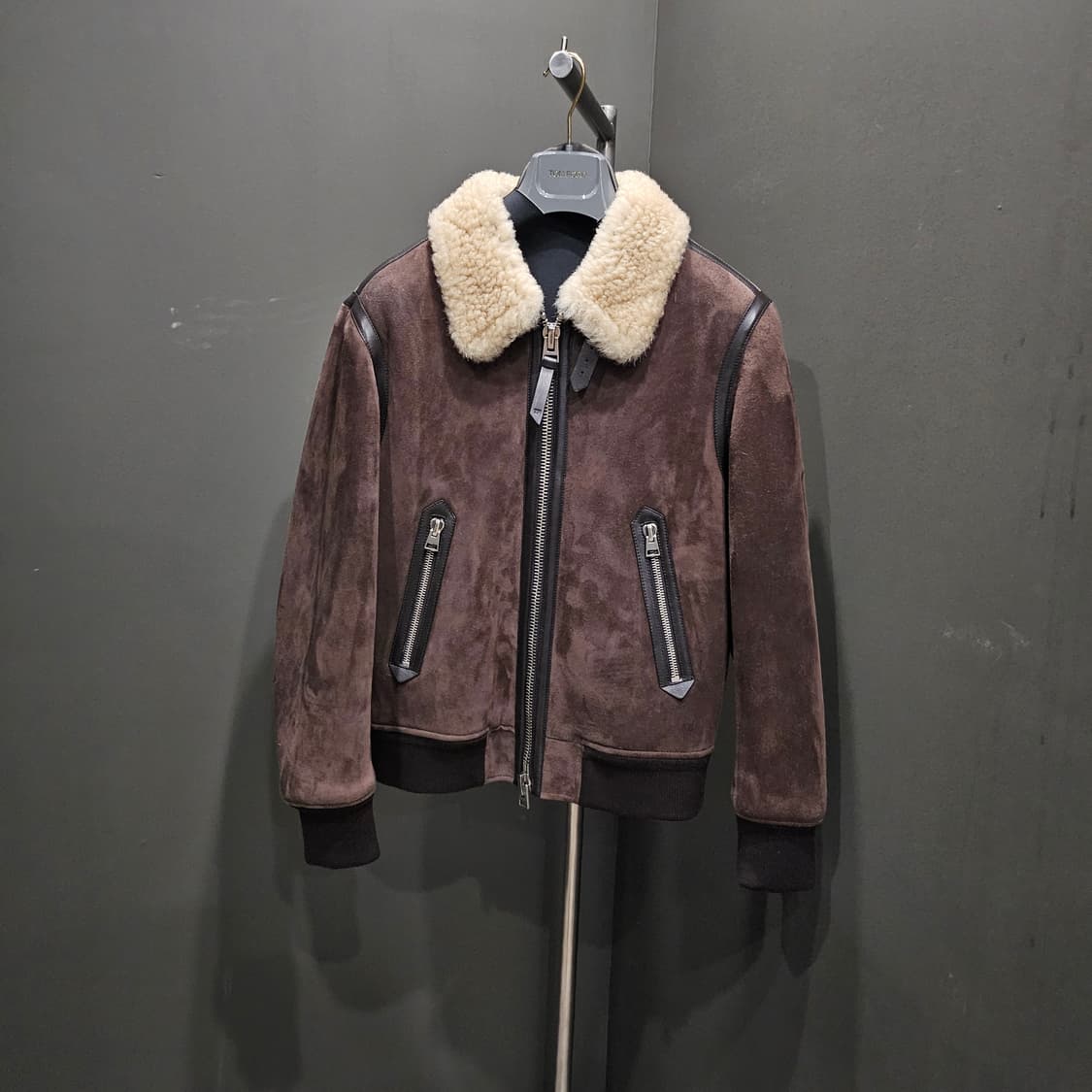 톰포드 시어링 브라운 레더 트리밍 무스탕 자켓 상품이미지3