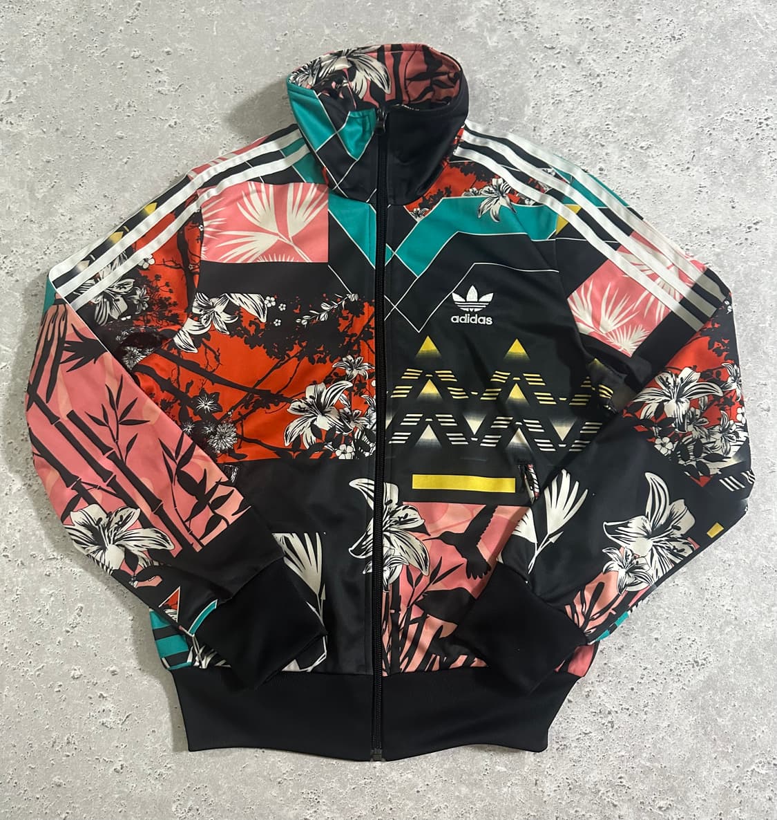 10s adidas 아카이브 우먼스 그래픽 패치워크 트랙탑 상품이미지2