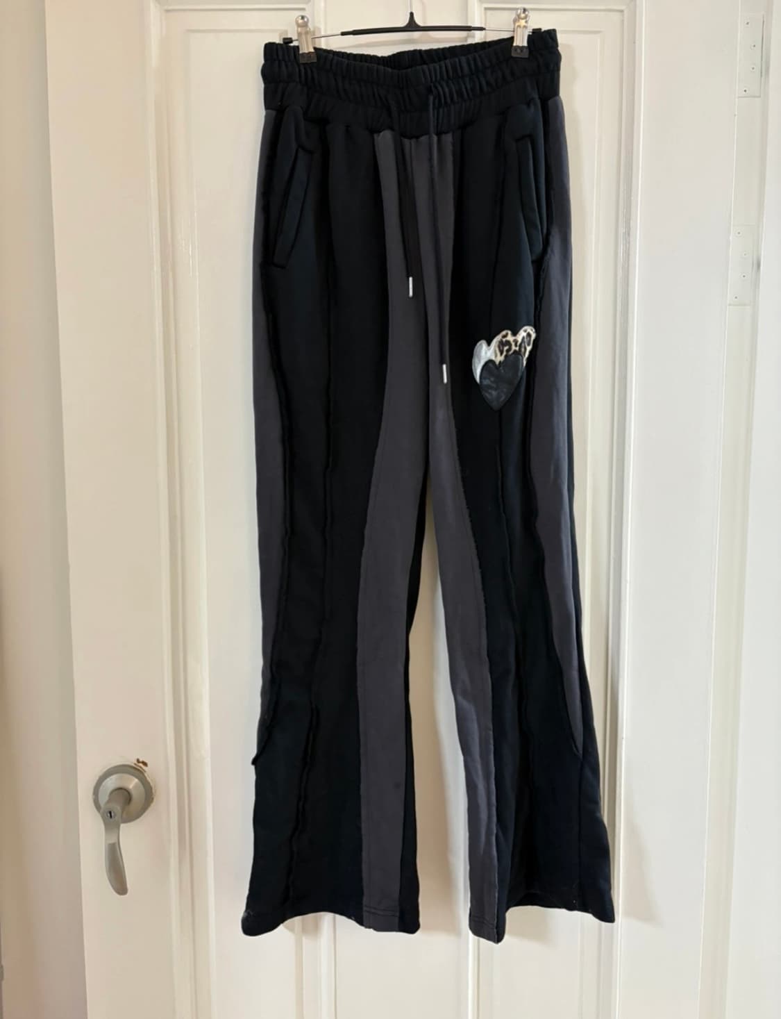 더뮤지엄비지터바지 상품이미지1