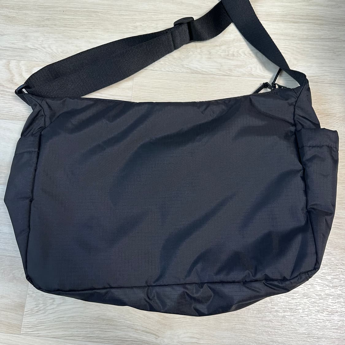 유니클로 멀티포켓 숄더백 블랙 상품이미지2