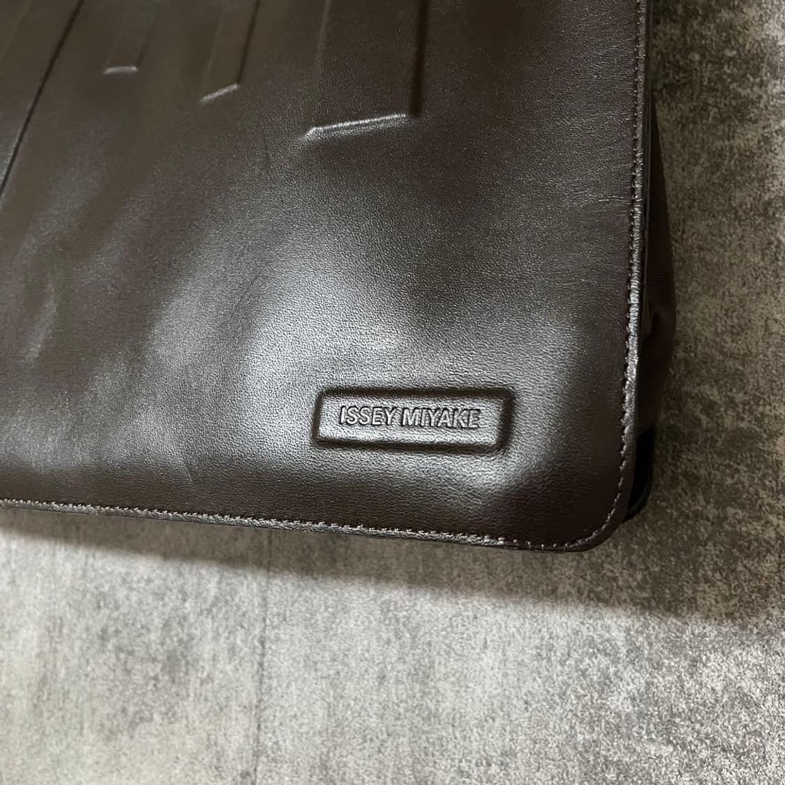 이세이미야케 소가죽 유니섹스 토트백 상품이미지3