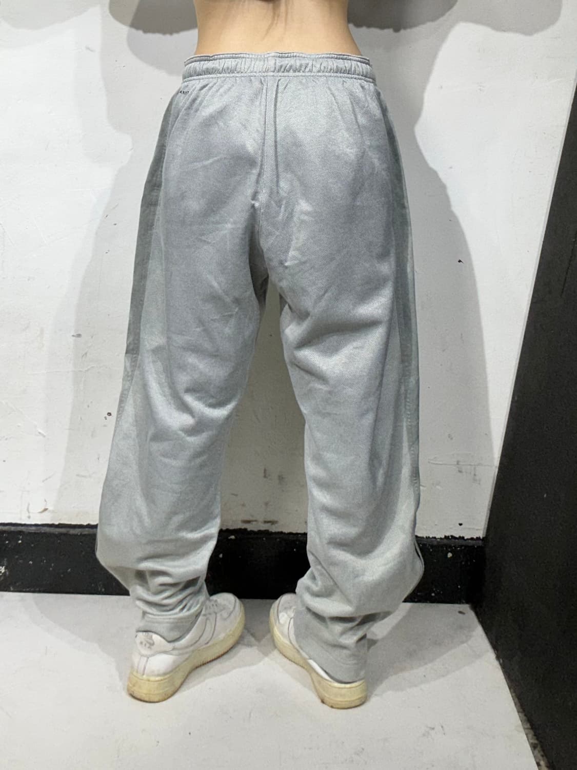 나이키 그레이 와이드 블랙 로고 트레이닝 팬츠 L 상품이미지3