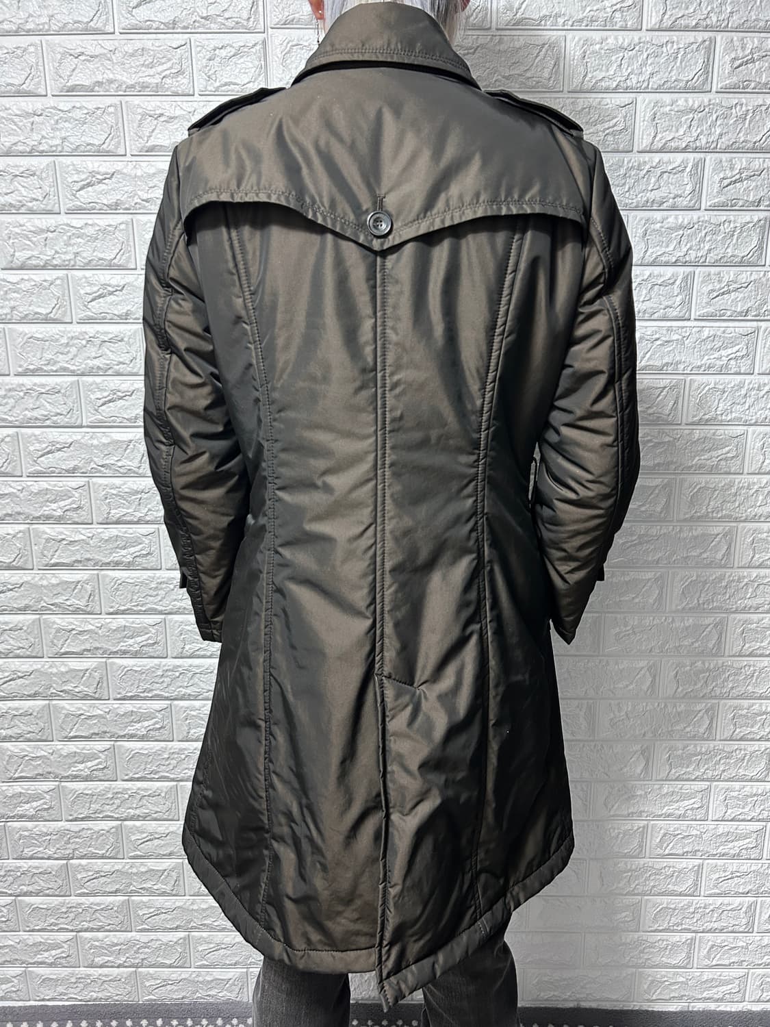 아르마니 꼴레지오니 패디드 트렌치 코트 상품이미지3