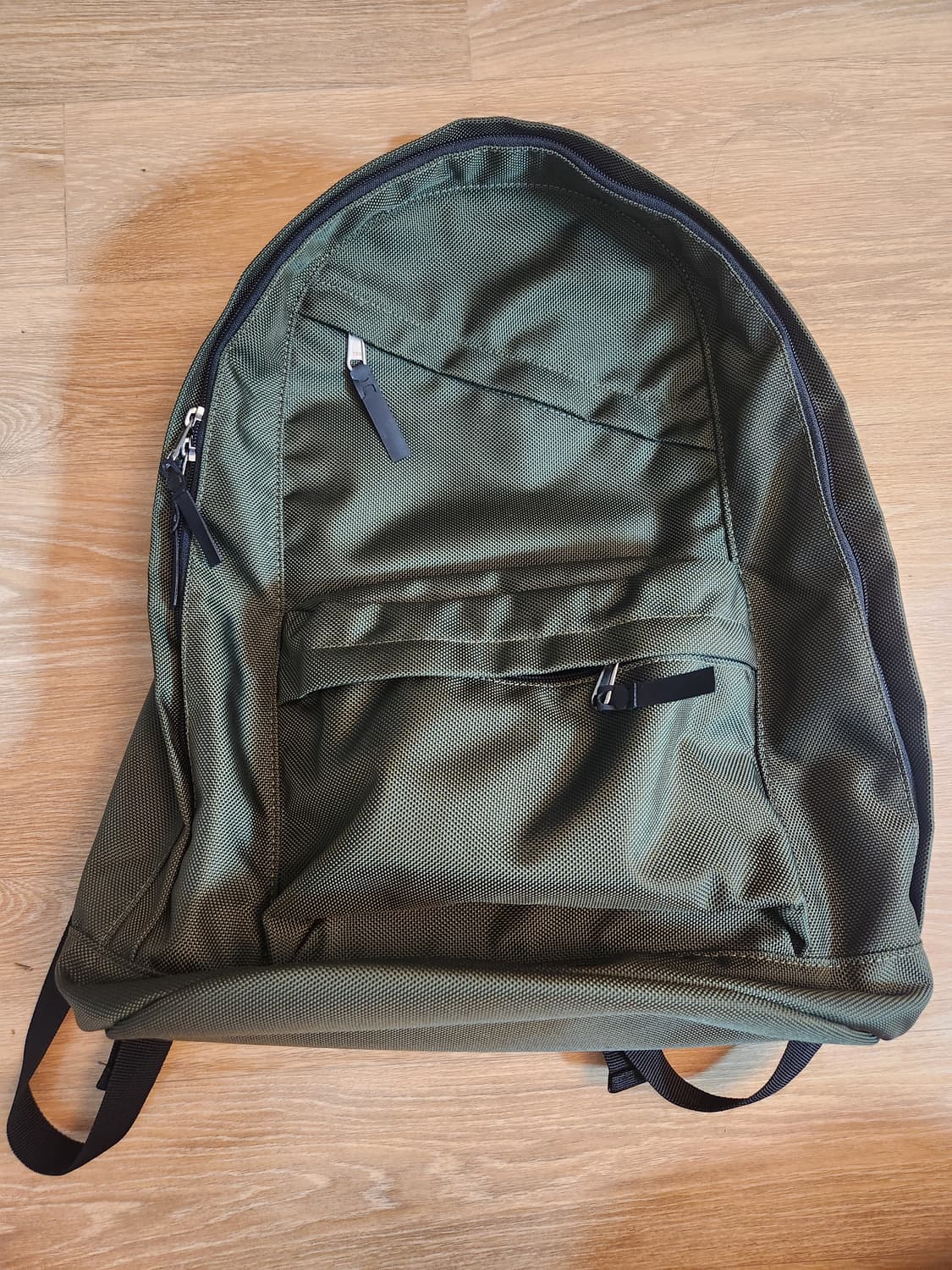 마지언타이틀 백팩 카키 판매합니다 상품이미지1