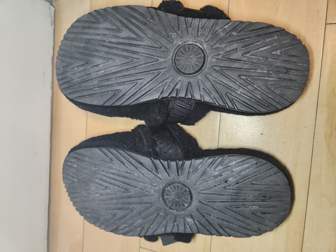 (260) 어그 플러프 잇 슬리퍼 블랙 상품이미지3