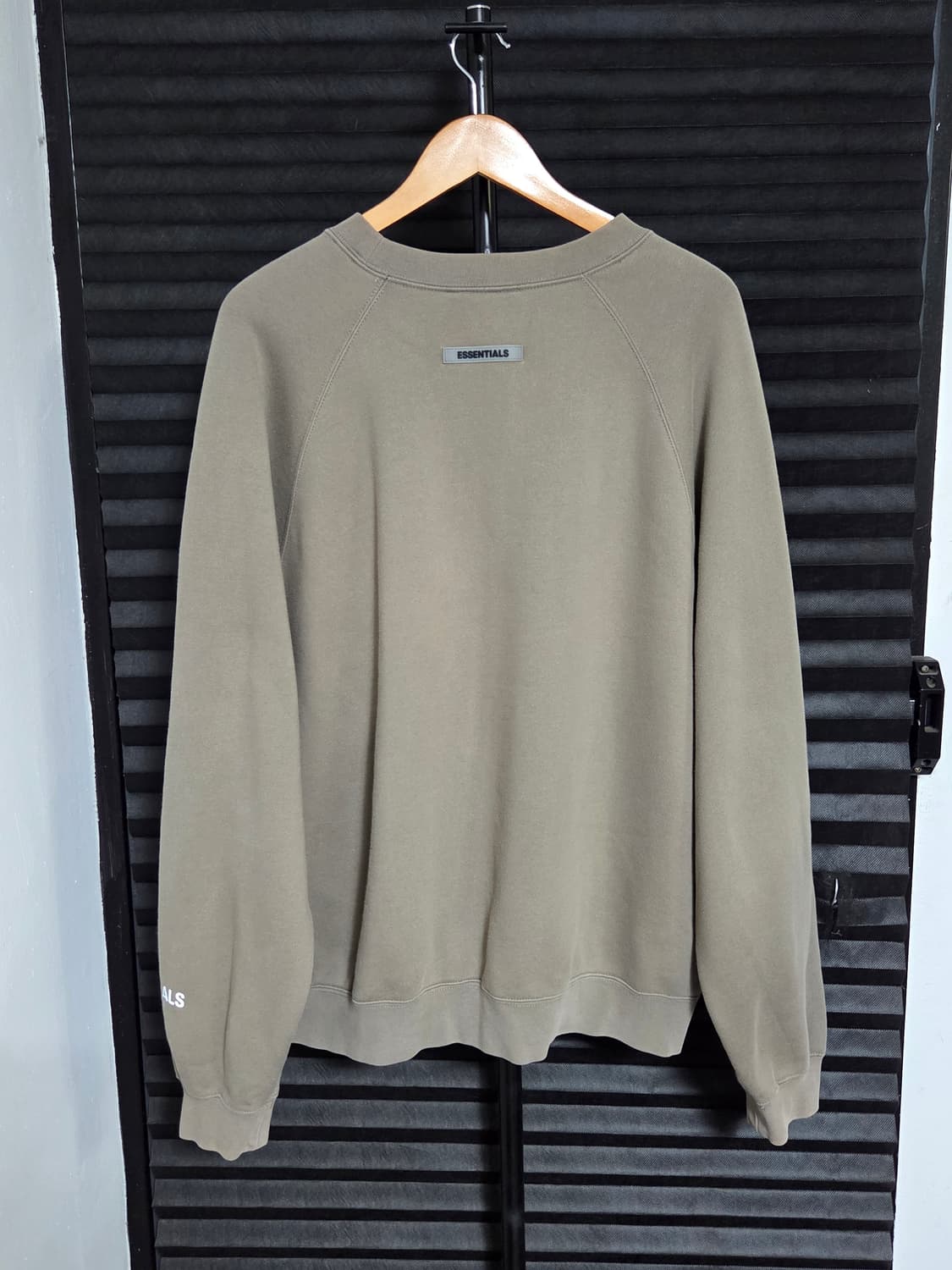 [피어오브갓 에센셜] 전면 로고 라글란 맨투맨 | 00207 상품이미지7