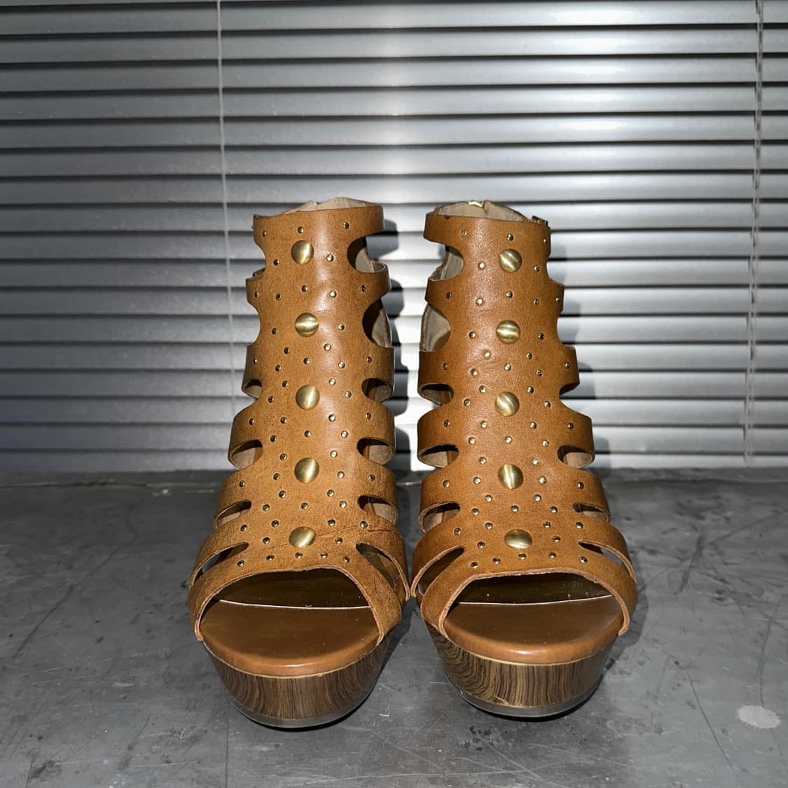 00s 데드스톡 가죽 앤 브라스 웨지 샌들 풀박스 상품이미지5