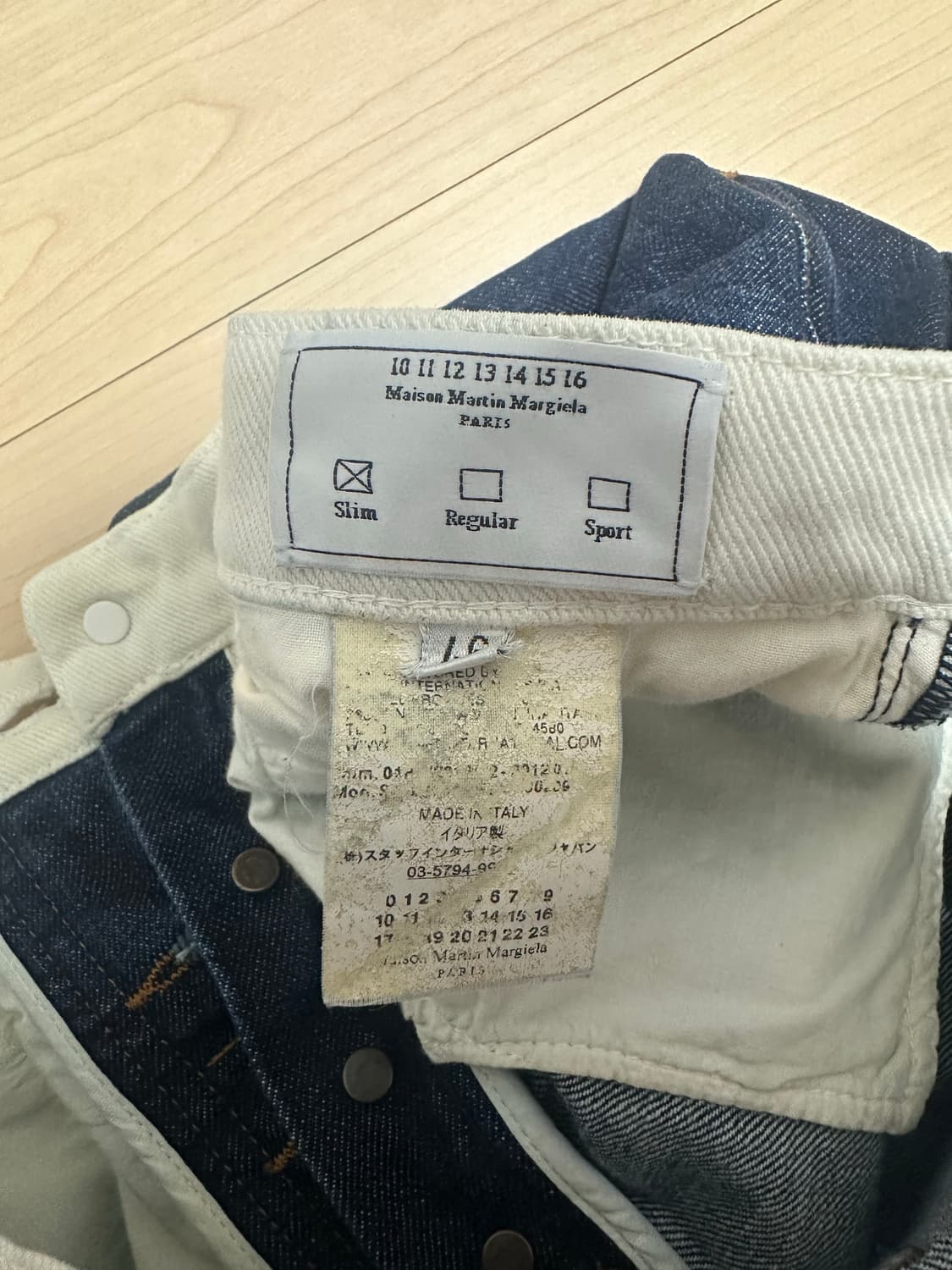 마틴 마르지엘라 배색 백스티치 데님 팬츠 상품이미지5