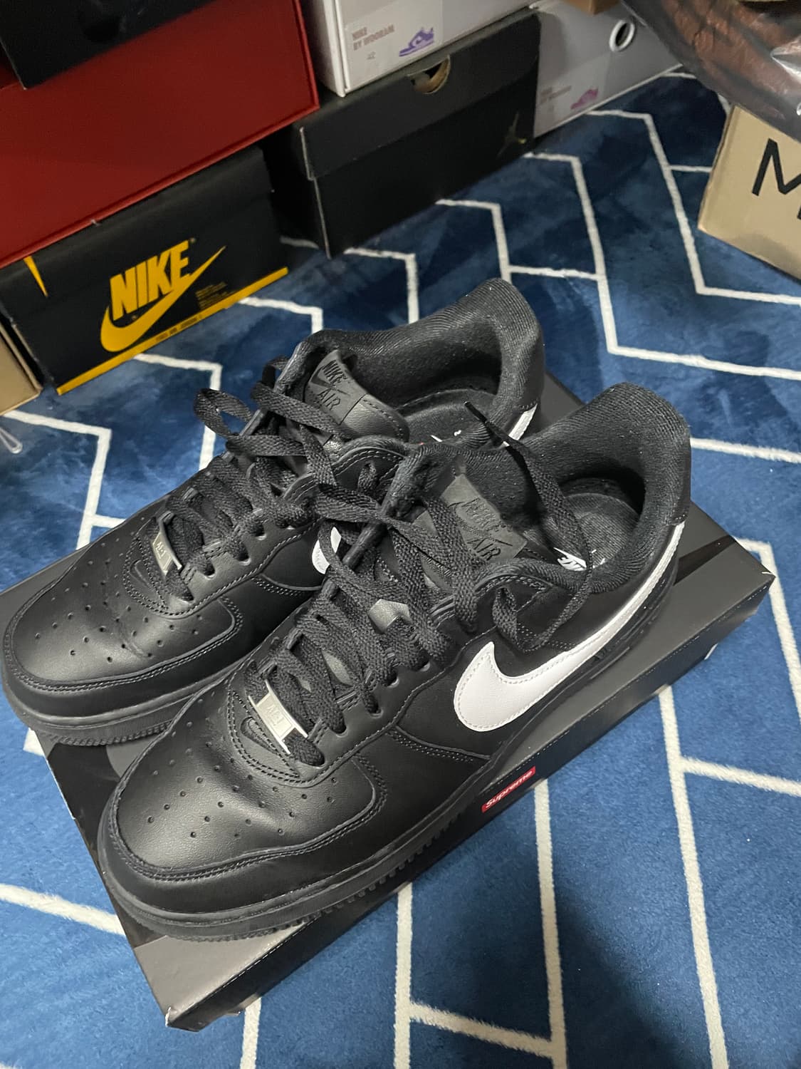 슈프림 에어포스 검흰 270 상품이미지2