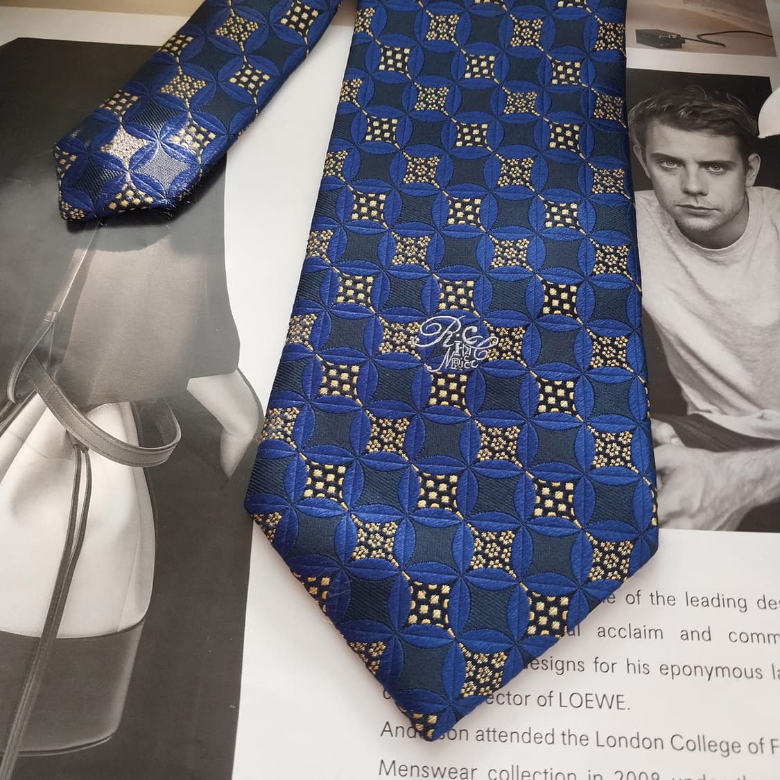 니나리치 실크 네이비 기하 패턴 넥타이 9.3cm A+등급 K1340
 상품이미지5