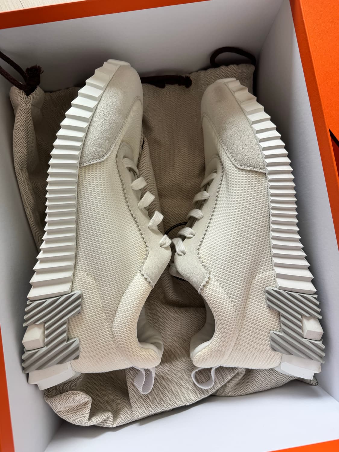 42 에르메스 바운싱 스니커즈 메쉬 스웨이드 고트스킨 & 블랑 상품이미지1