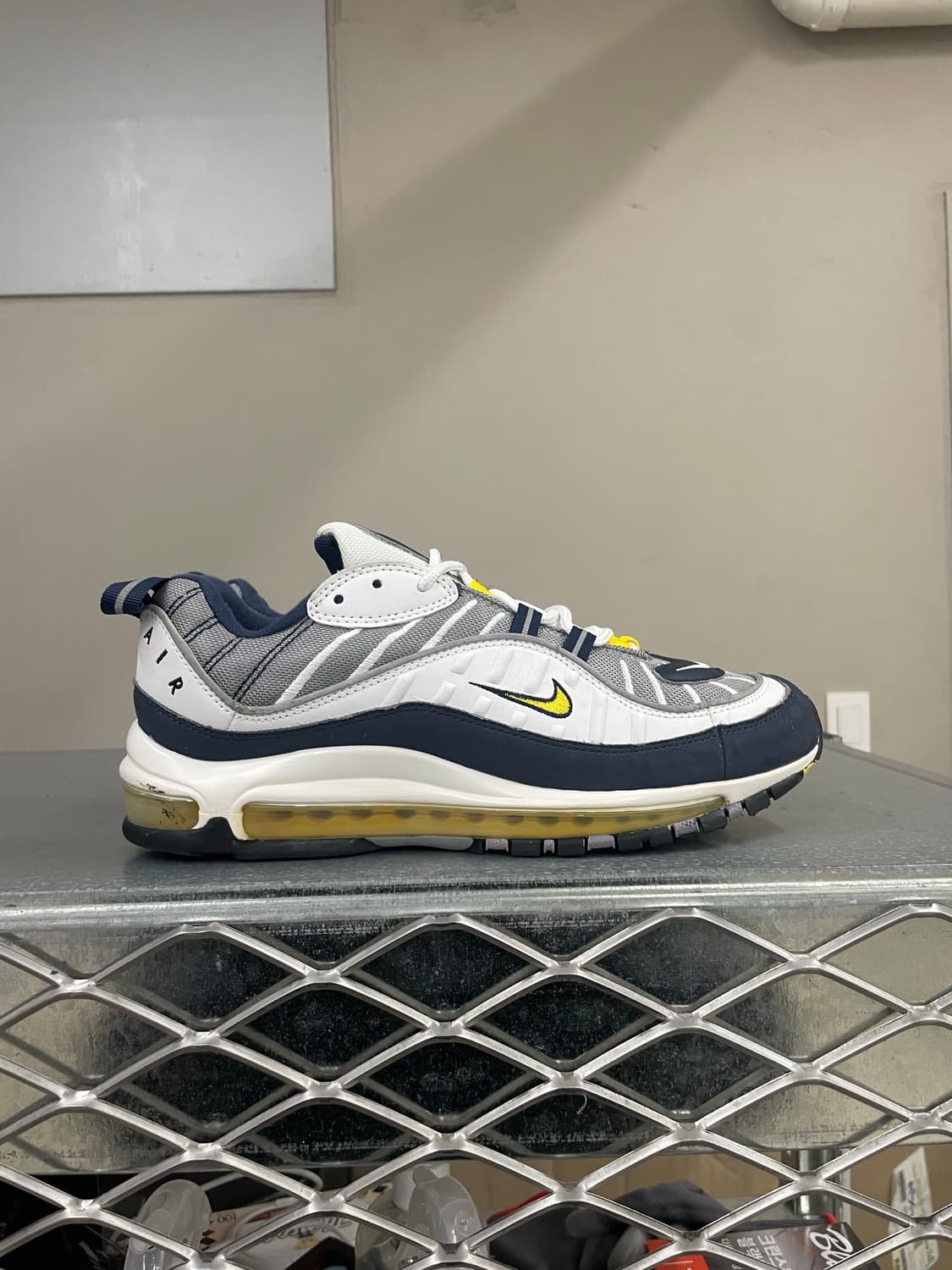 나이키 에어맥스 98 투어 옐로우 270  상품이미지4