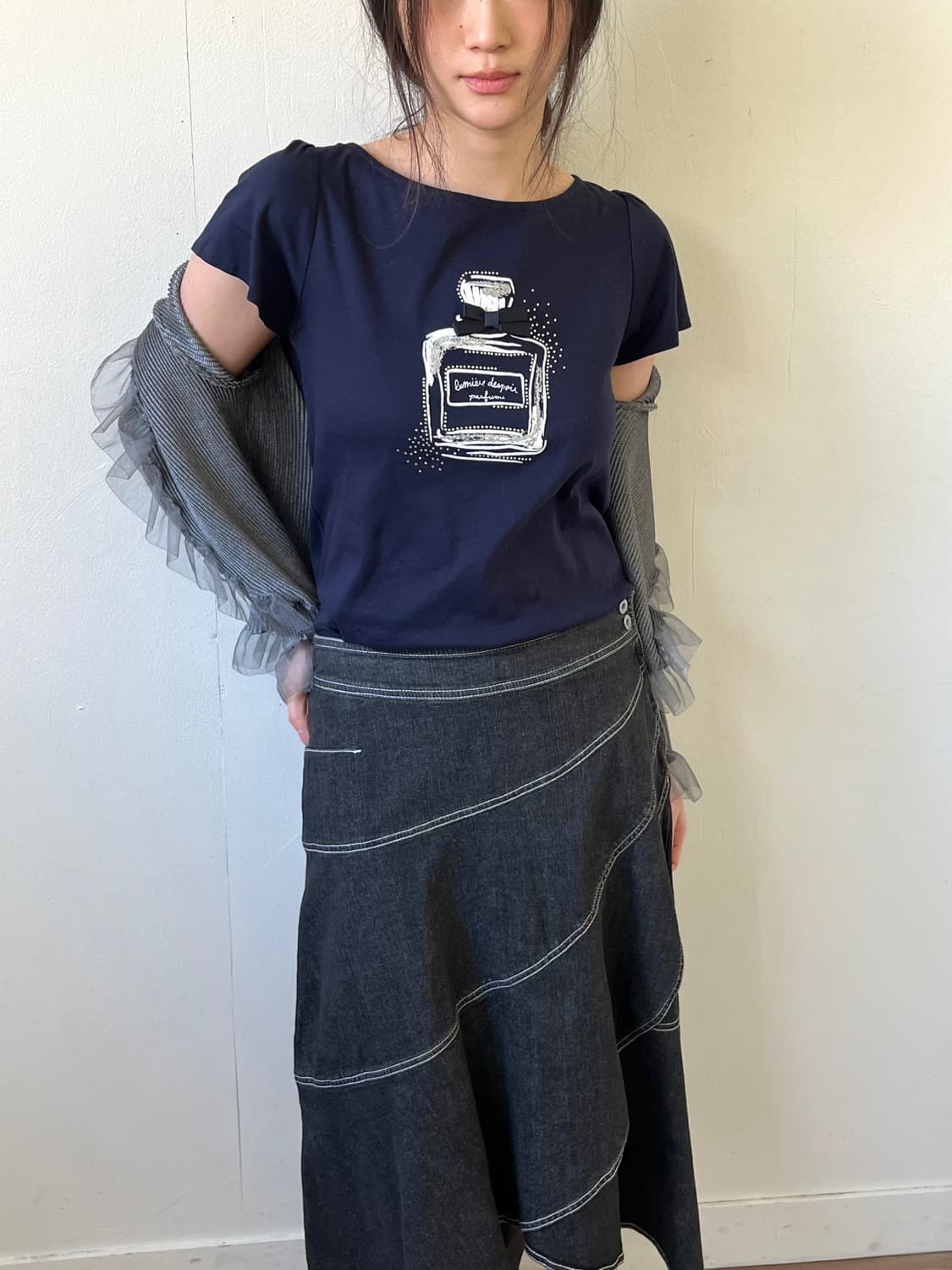 Couture brooch 퍼퓸 티셔츠 상품이미지4