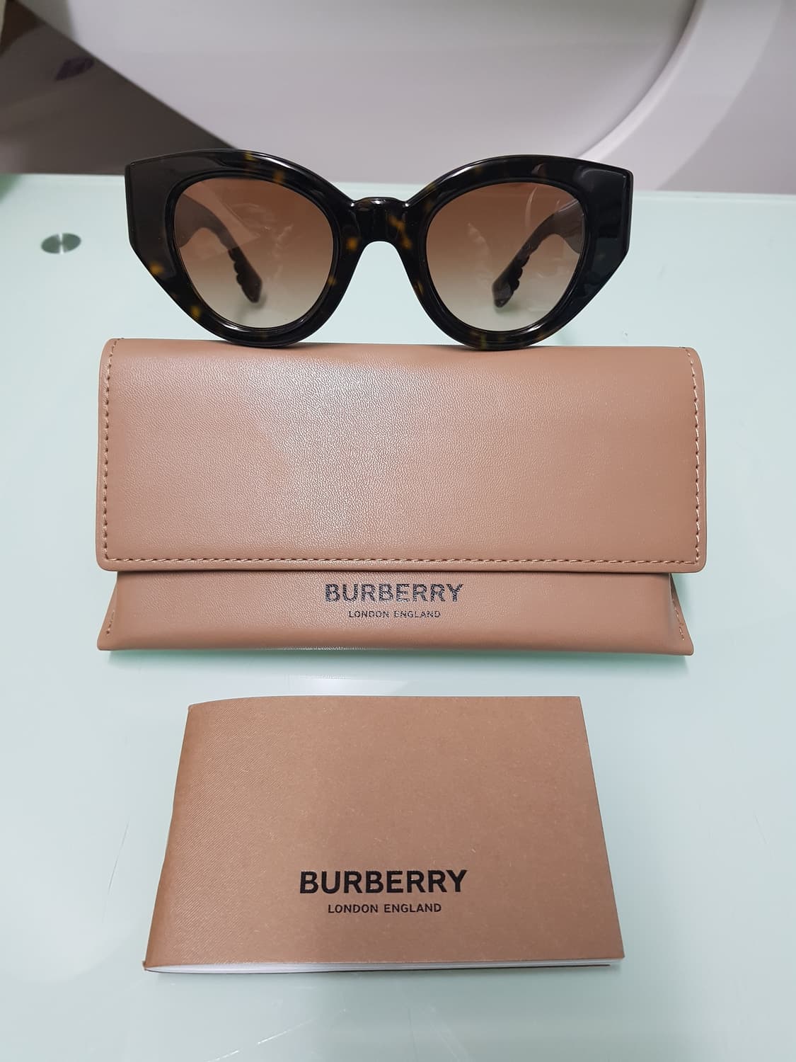 새상품 풀박스)NEW버버리 메도우선글라스 상품이미지1