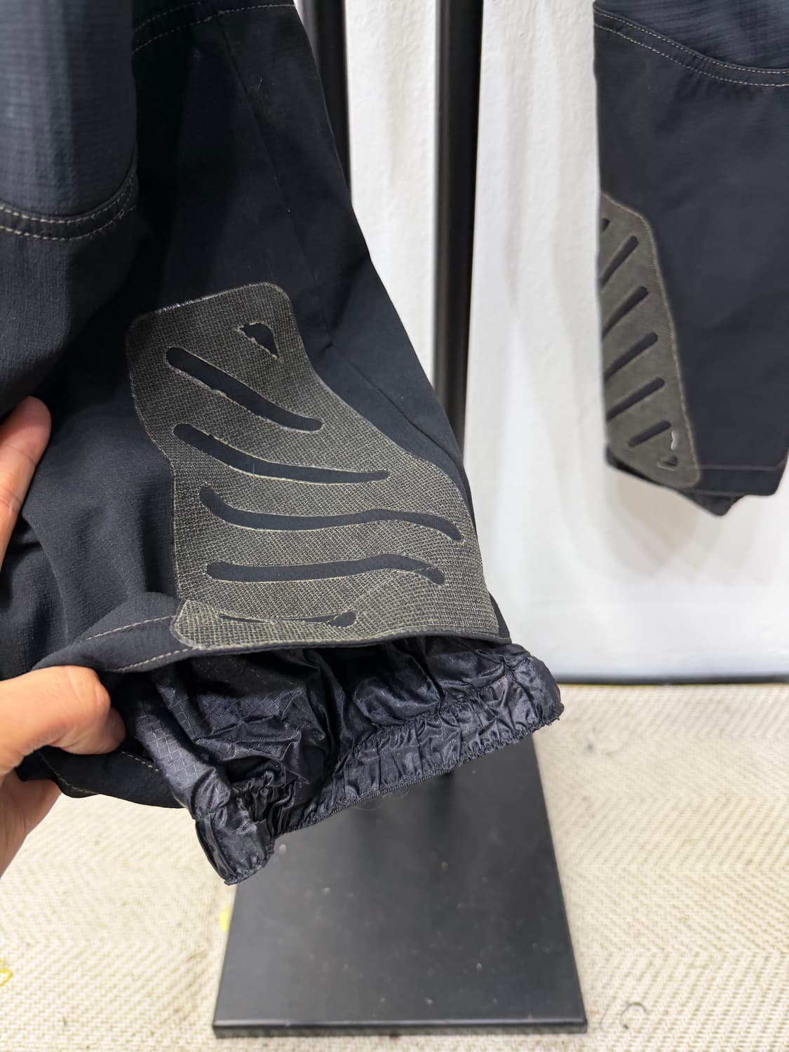 정품) 몬츄라 남성 블랙 밴딩팬츠 L 상품이미지4