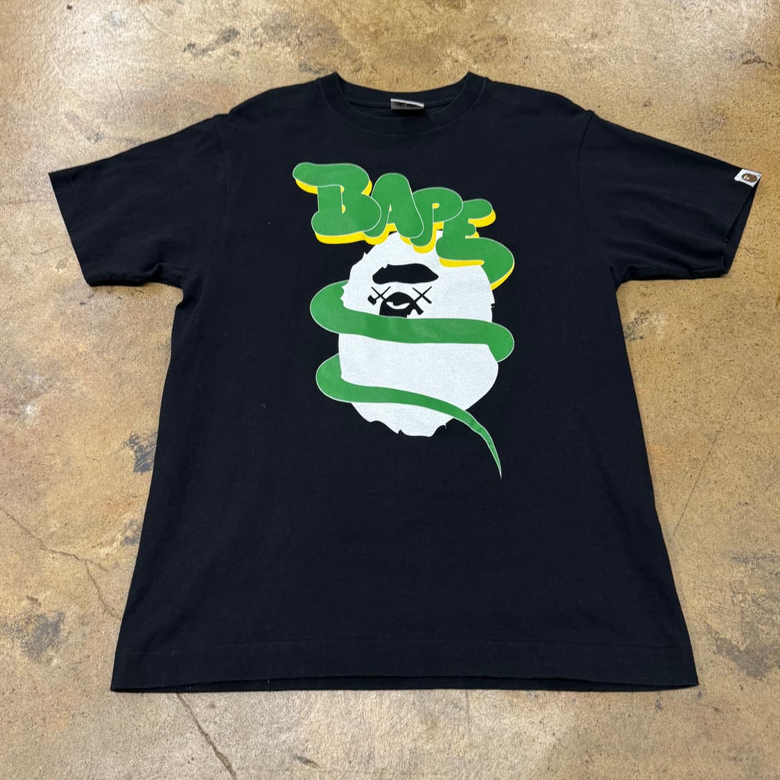 베이프 × 카우스 블랙 반팔티셔츠 상품이미지2