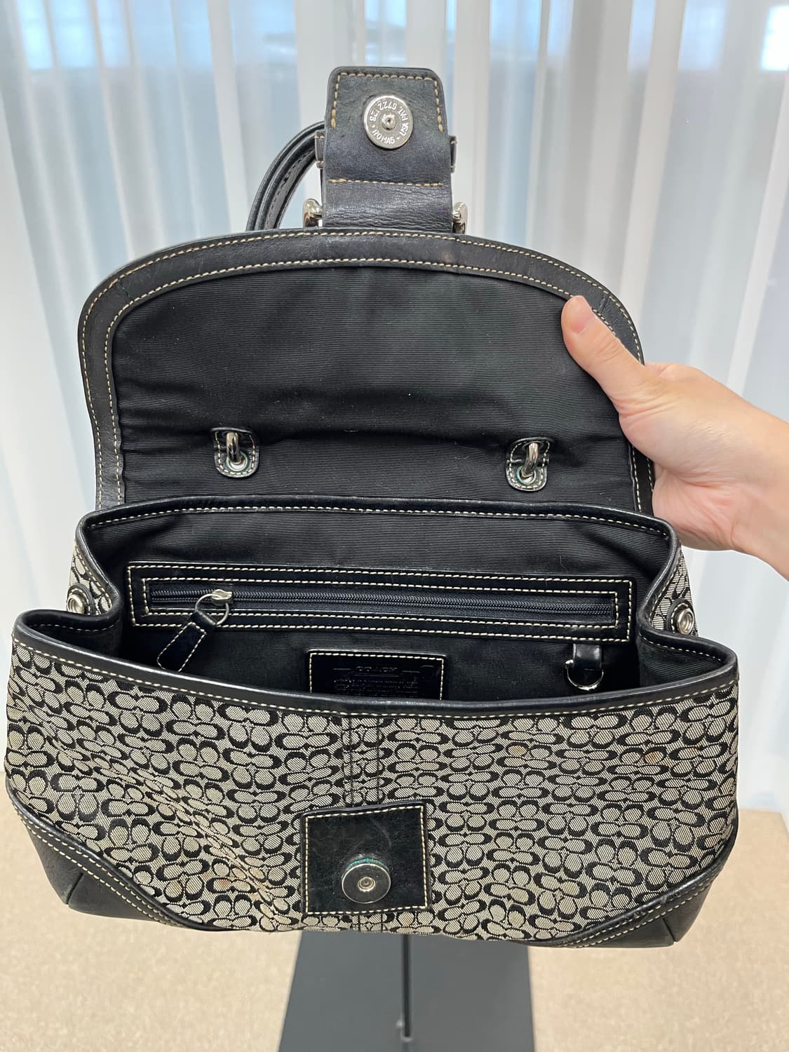 Coach Black Basic Shoulder Bag 상품이미지7