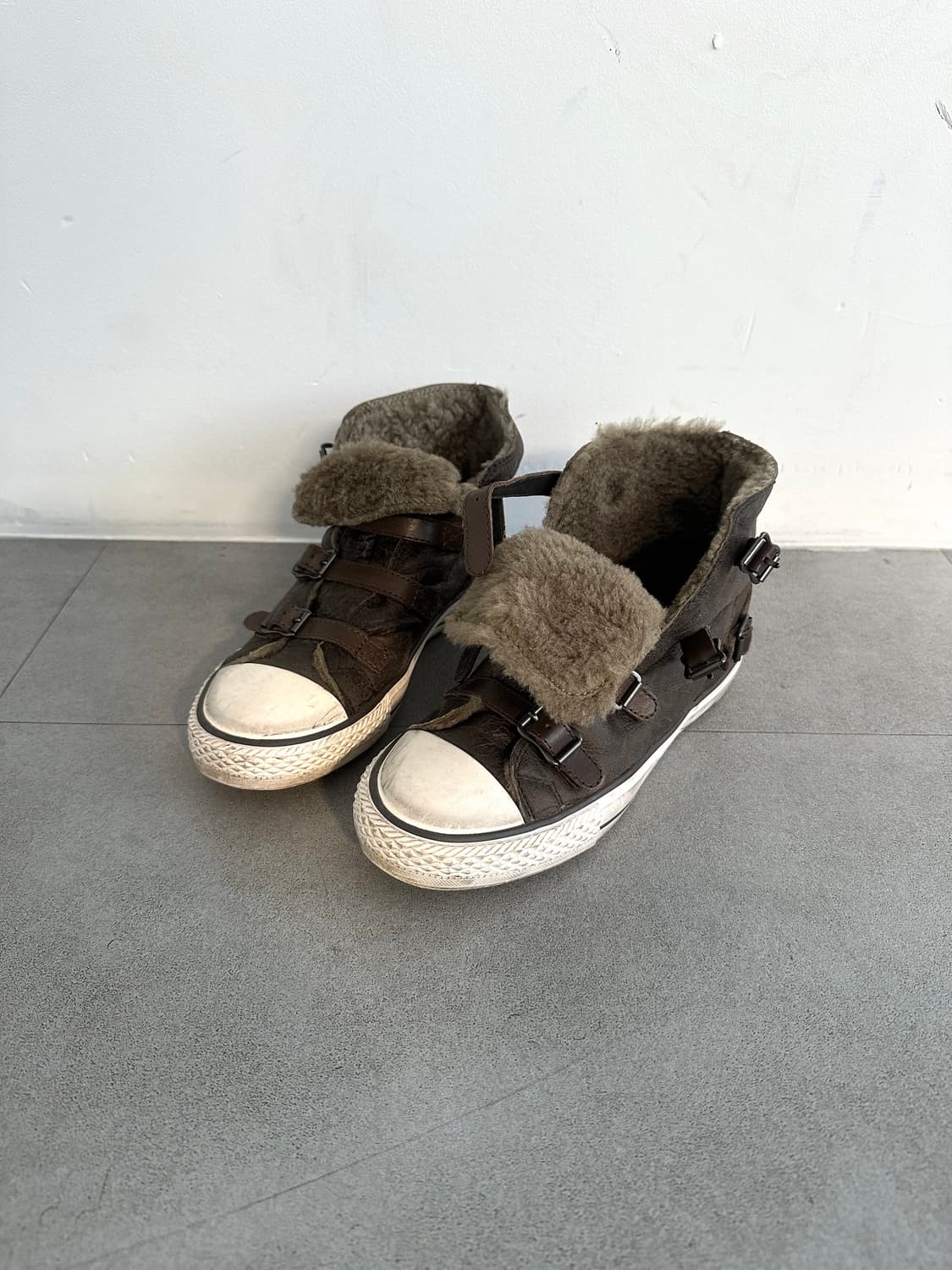 Ash 브라운 보아퍼 버클 하이탑 스니커즈 상품이미지4