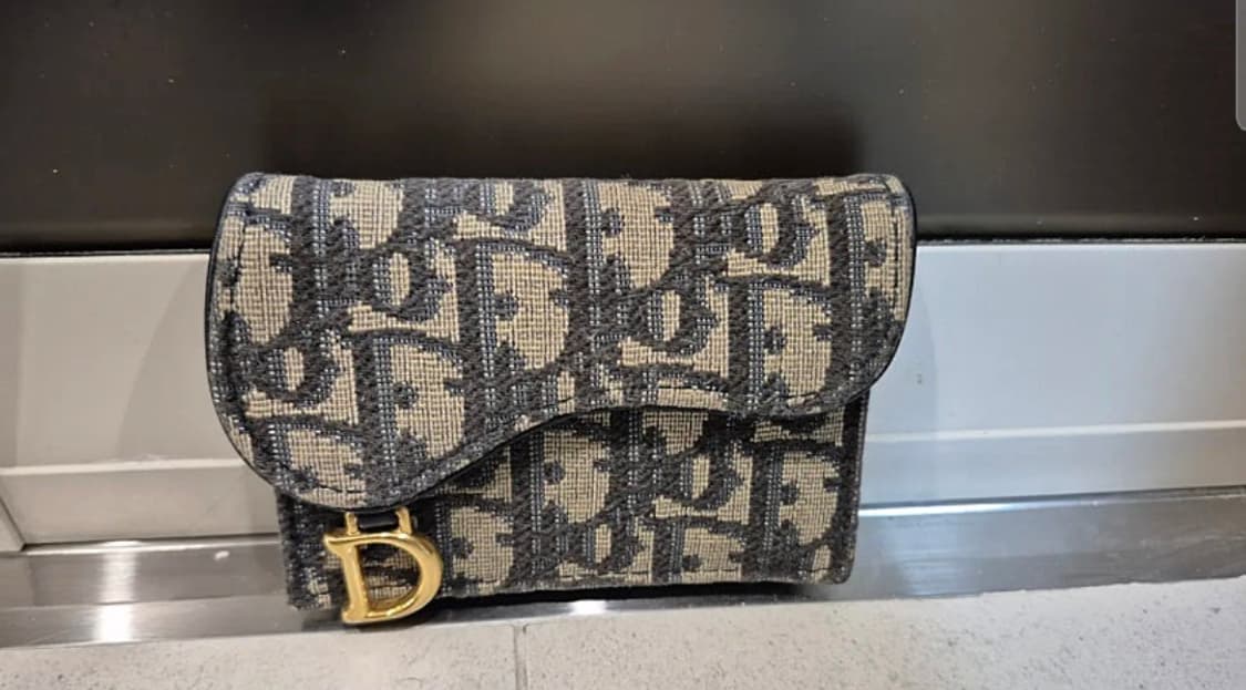 디올 정품 오블리크 새들 카드지갑 팝니다 상품이미지1