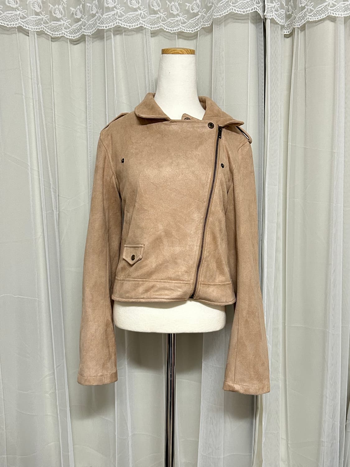 (유일매물) 리즈리사 리본 아일렛 스웨이드 크롭 라떼갸루 베이지 상품이미지3