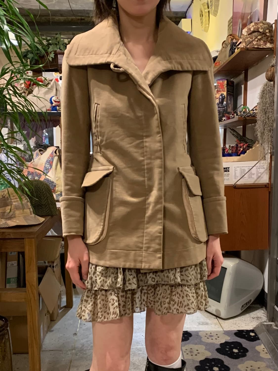 비비안웨스트우드 레드라벨 오브로고 단추 베이지 코트 상품이미지1