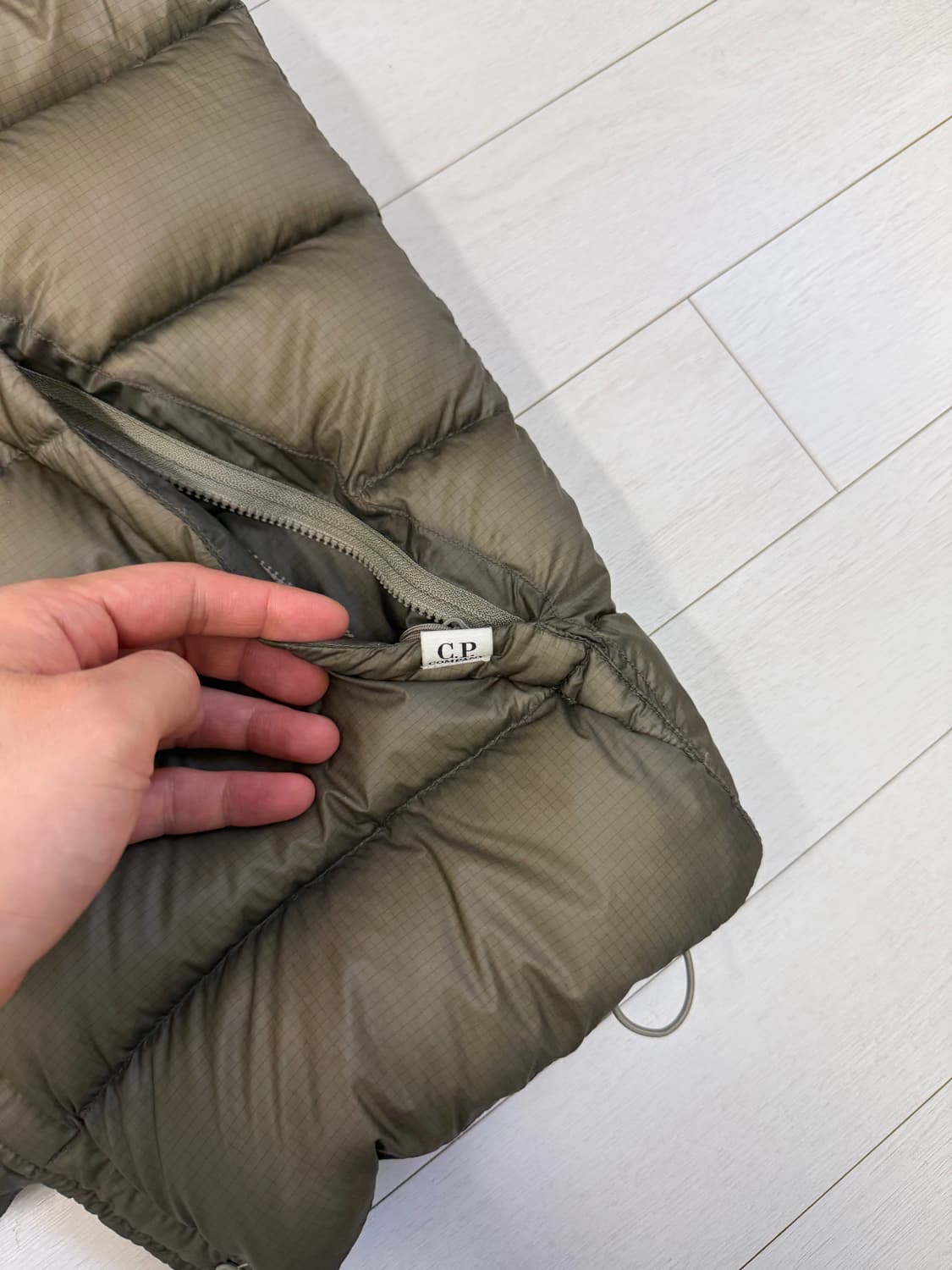 cp컴퍼니 DDshell 디디쉘 52 사이즈 밑단 스트링 양쪽 있어서 길 상품이미지3