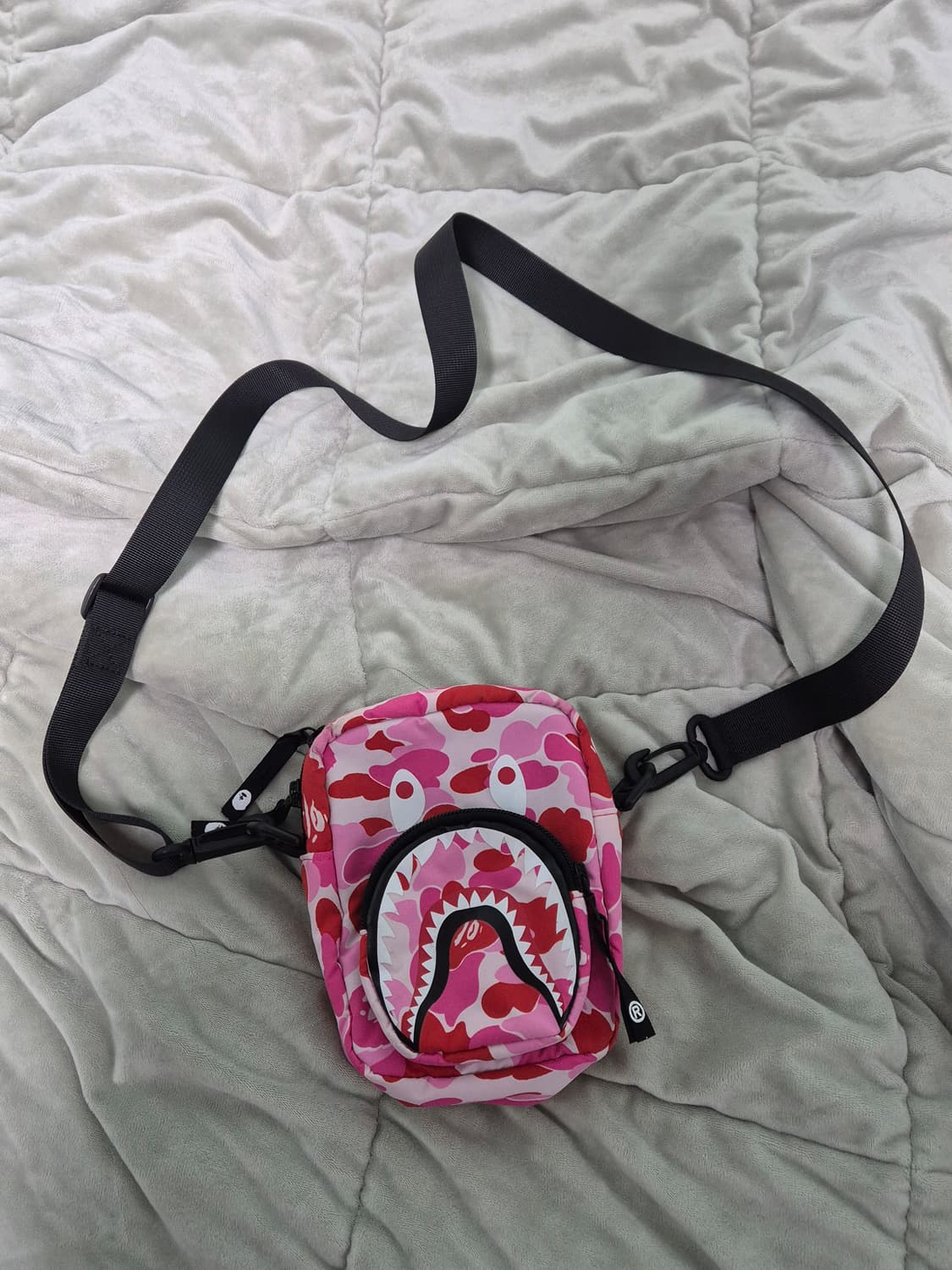 베이프 카모 샤크 미니백 핑크 상품이미지1