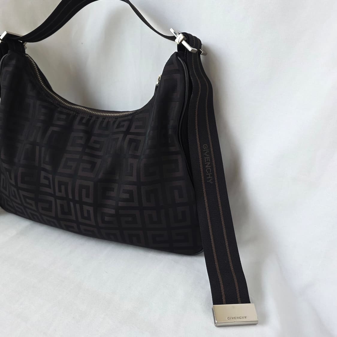 [정품 GIVANCHY] 지방시 로고 패턴 여성 숄더백 호보백 크로스백 상품이미지3