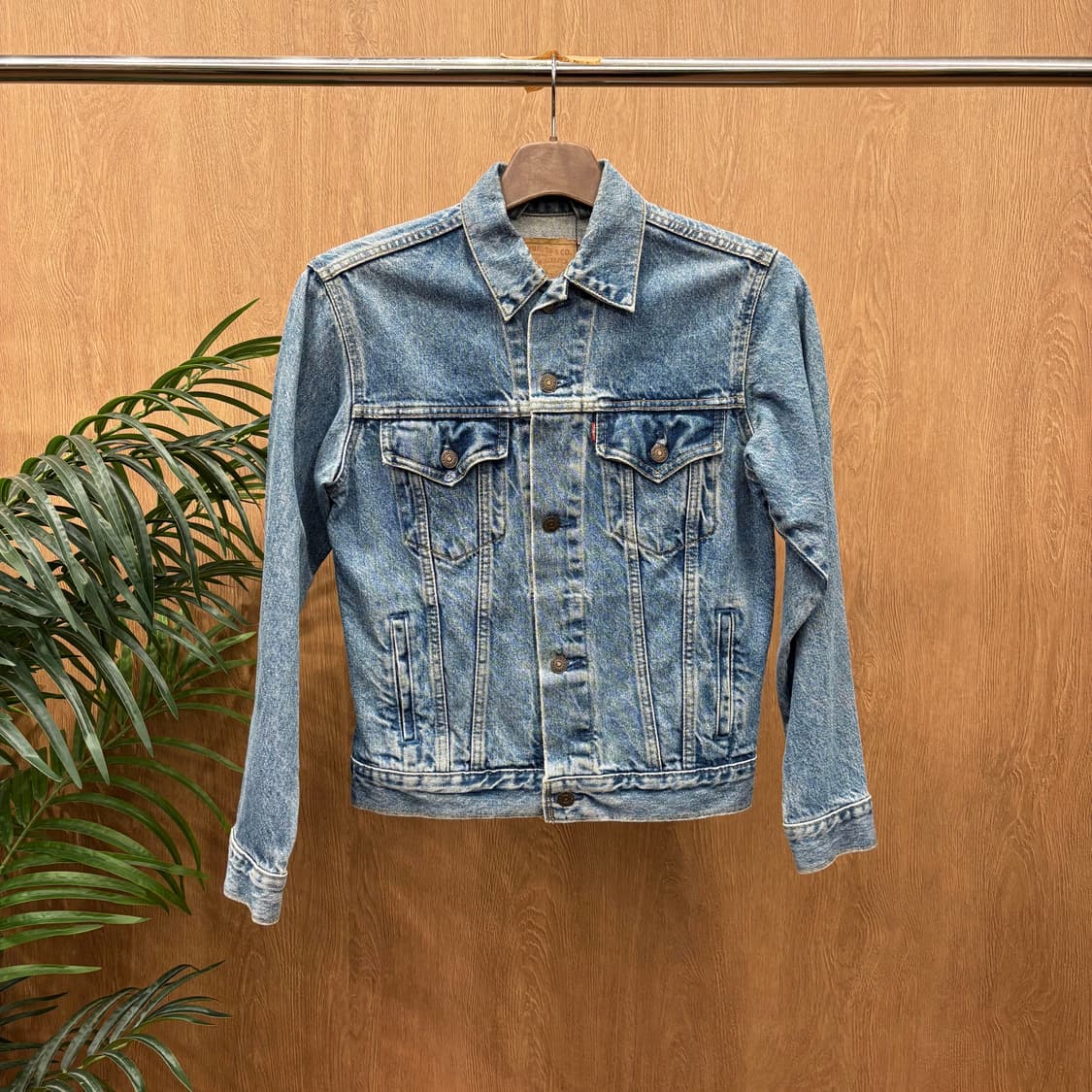 리바이스 데님 자켓 클래식 트러커 더블 포켓 디테일 워싱 블루 상품이미지1