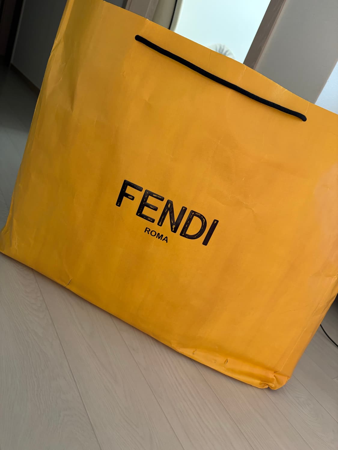 FENDI 모노그램 퀼팅 패딩 점퍼 – 남녀공용, 최상급 컨디션 상품이미지6