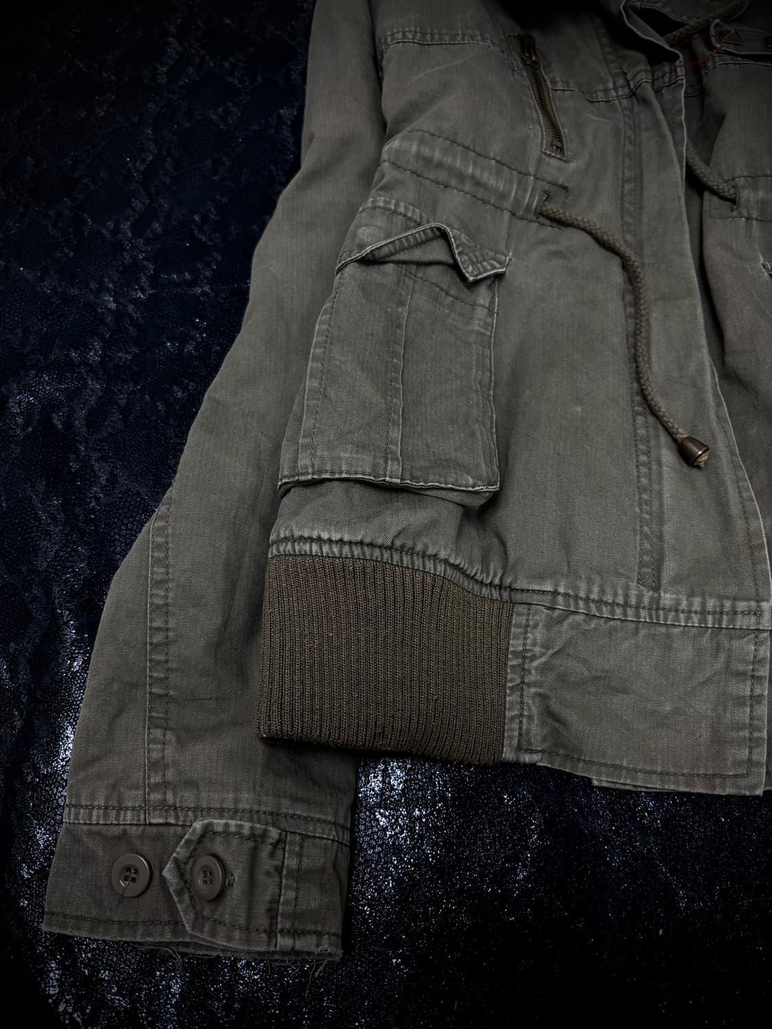 Over-Hoodie Grunge Mood Studded Jacket 상품이미지5