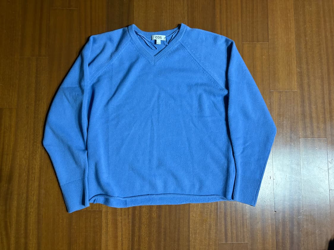 COS 브이넥 니트 라지 상품이미지1