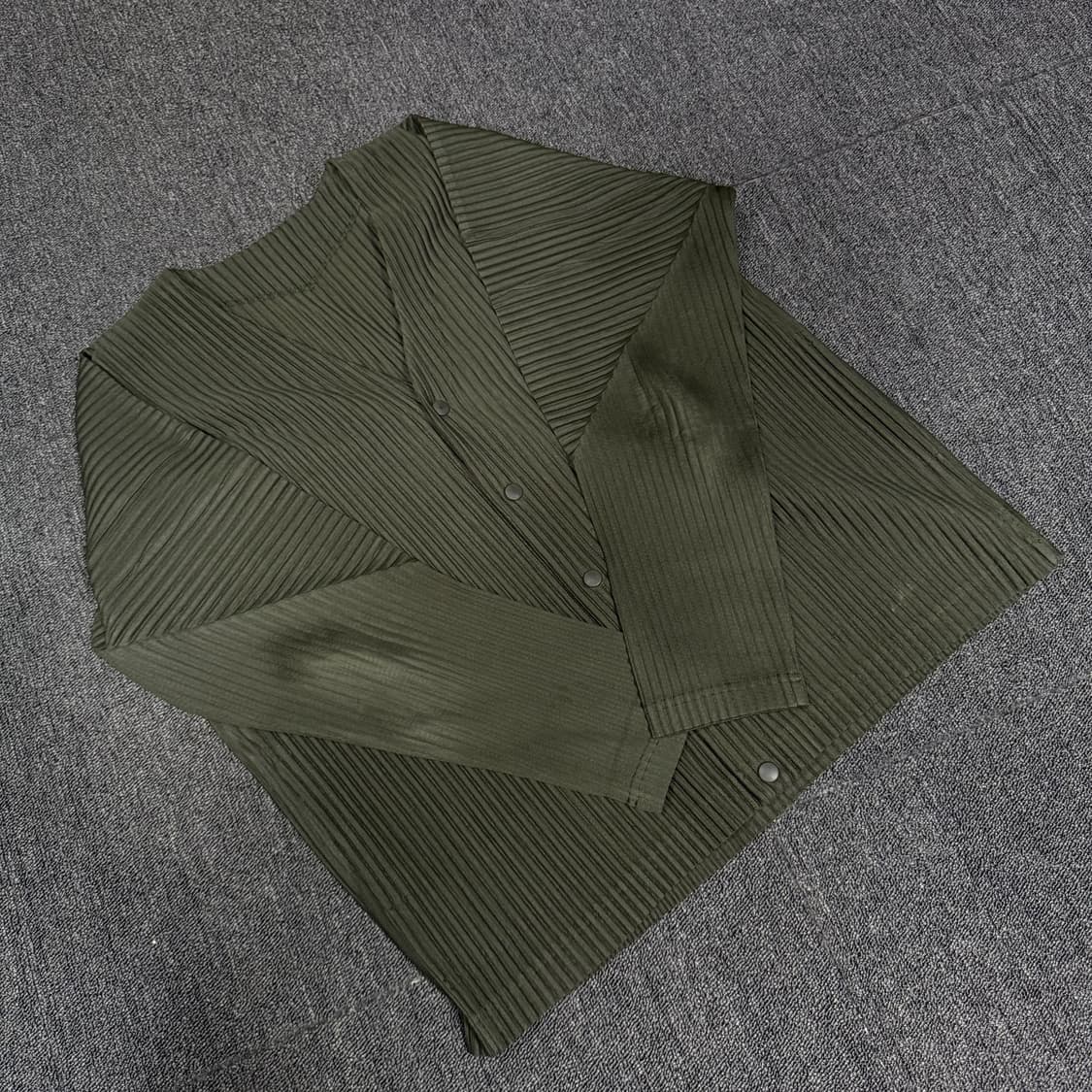 옴므플리세 카키 가디건 상품이미지7