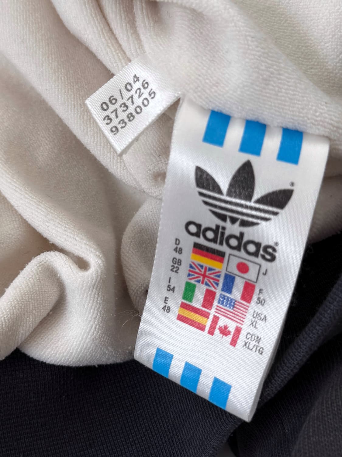 아디다스 루즈핏 흰 검 배색 유로파 로고 나일론 봄버 자켓 상품이미지6