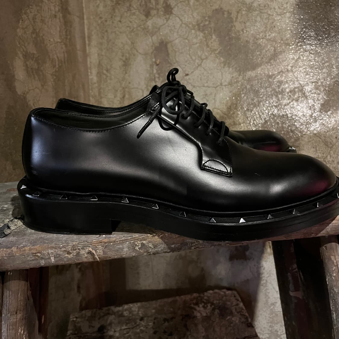 발렌티노 락스터드 블랙 더비 슈즈 상품이미지5
