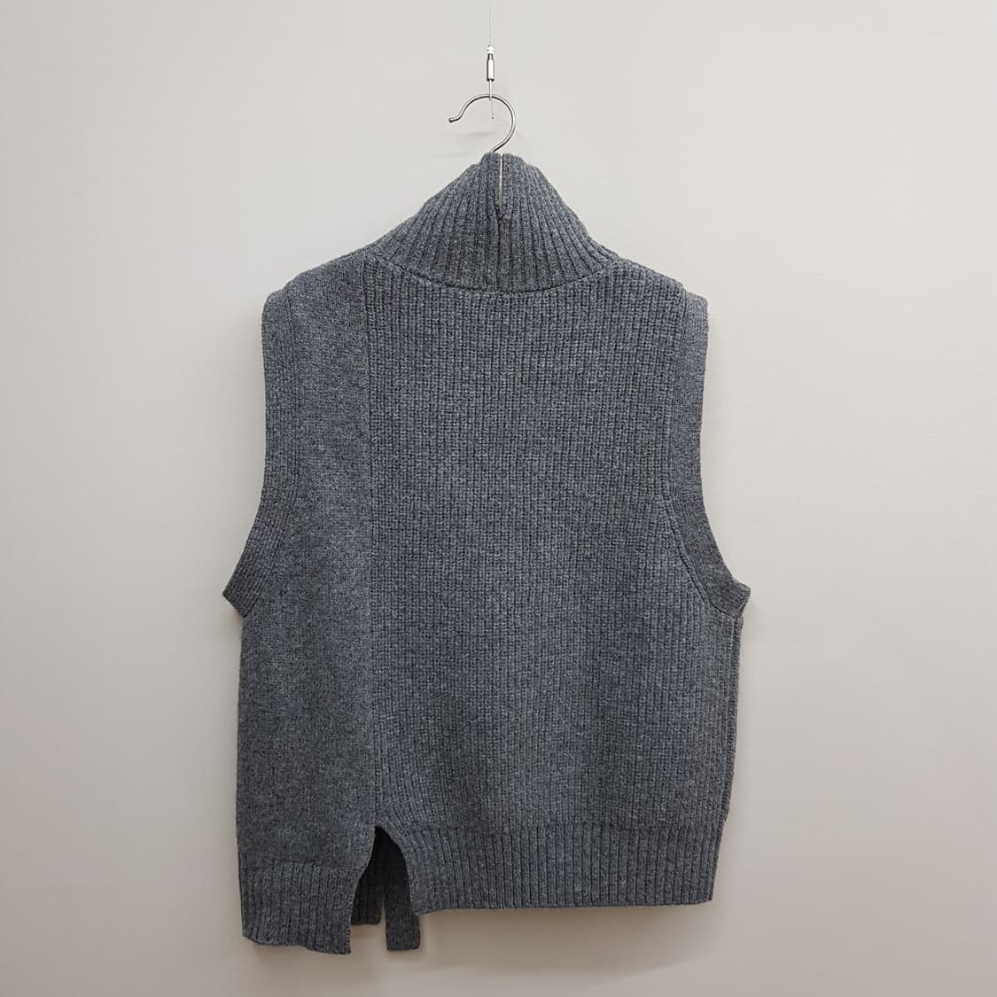 구호플러스 2023 울 하이넥 니트 베스트  F사이즈 상품이미지4