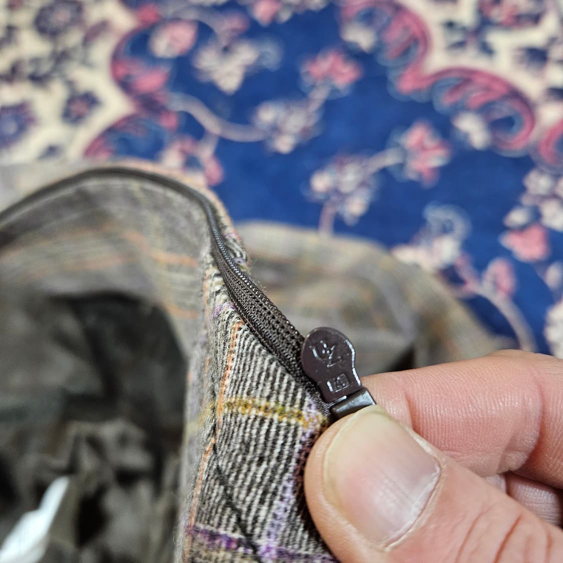 발렌티노(VALENTINO) Wool 혼방 체크 숏 집업 자켓
 상품이미지7