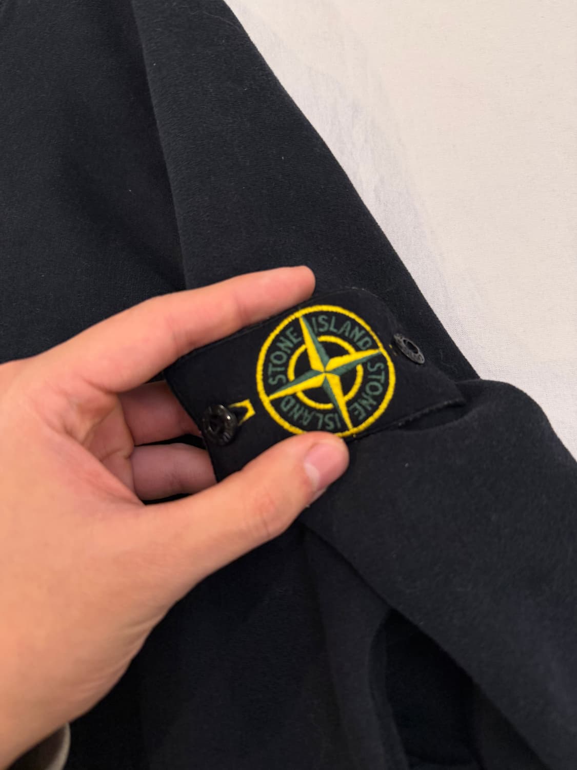 스톤아일랜드 21FW 와펜 맨투맨 블랙 상품이미지3
