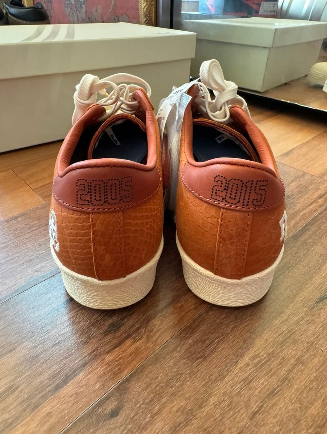 아디다스 x 풋패트롤 슈퍼스타 80v 폭스레드 상품이미지5