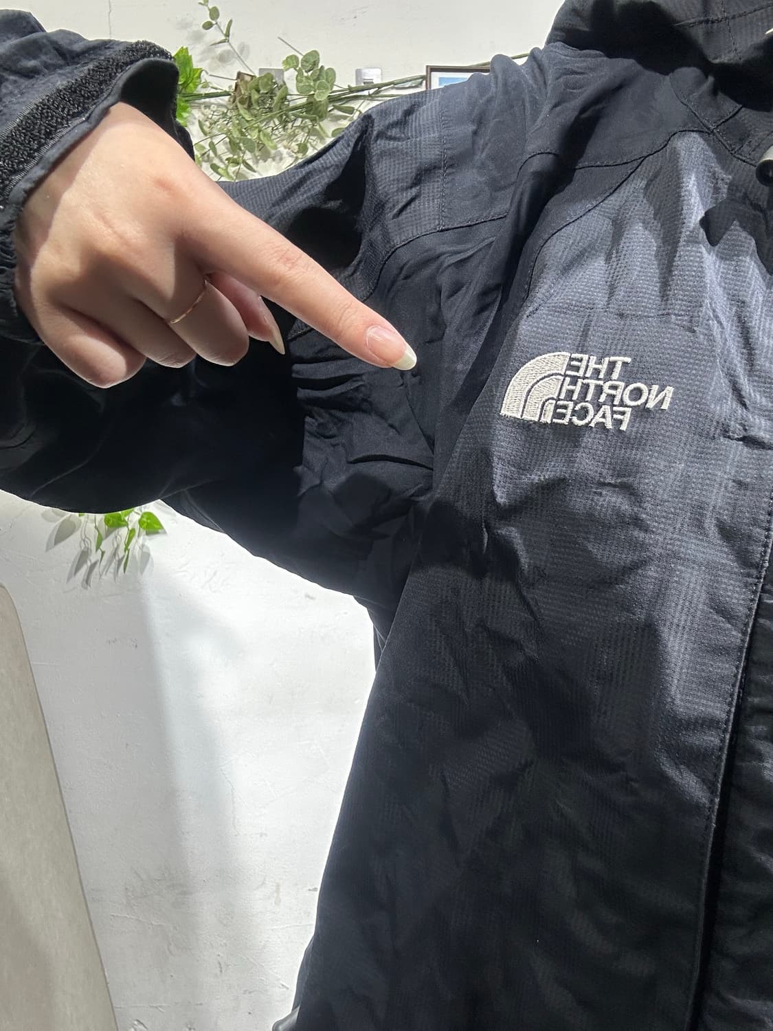 노스페이스 블랙 로고 후드 바람막이 자켓  상품이미지4