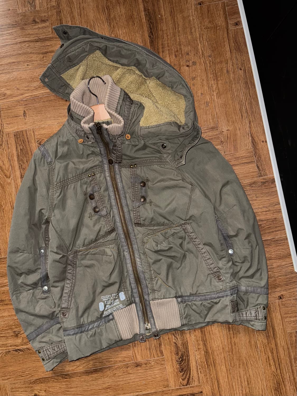 밀리터리 디테일 후드 점퍼 상품이미지1