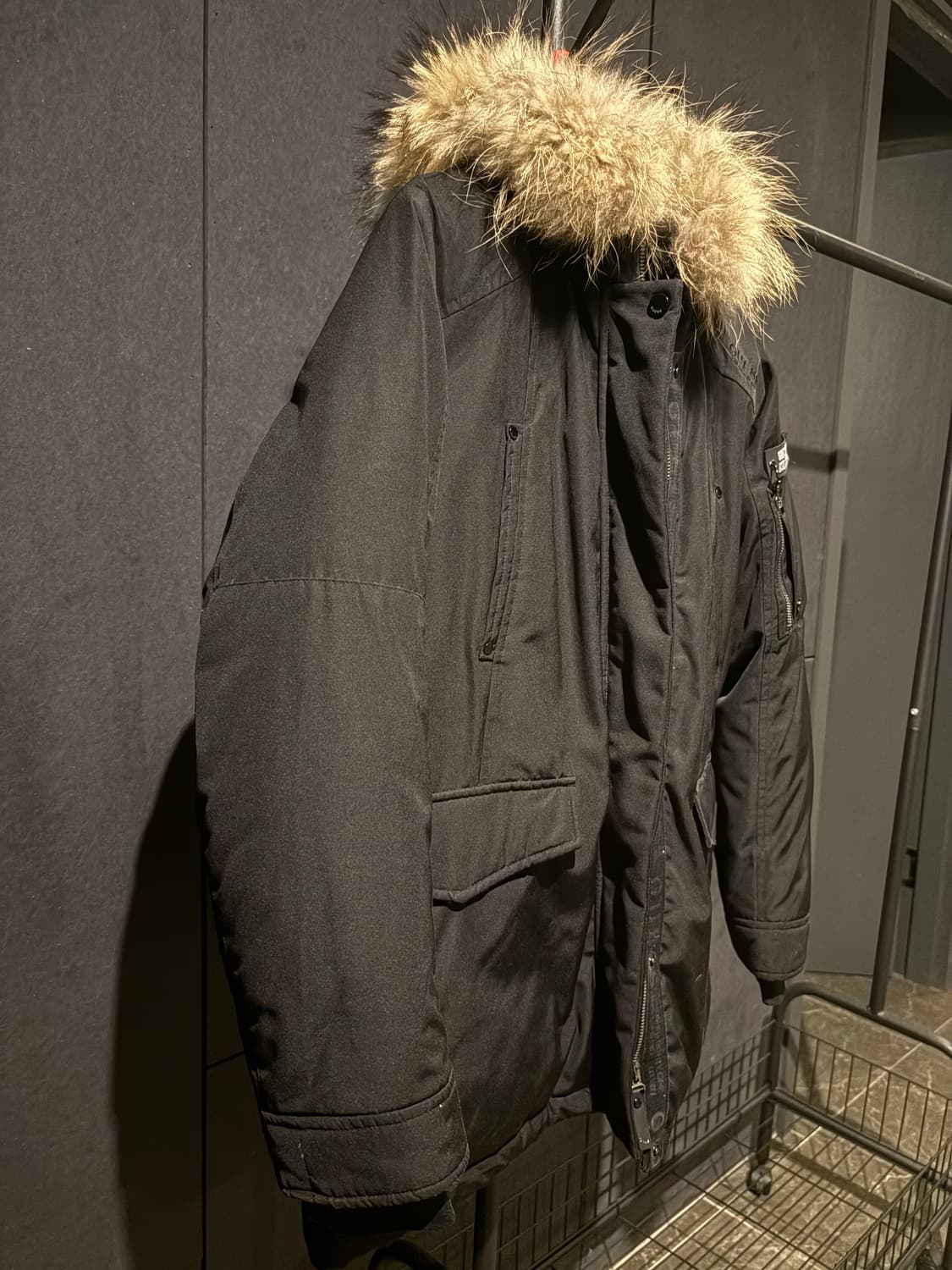 [중고/M] 게스 여성용 패딩 파격가 급처 상품이미지3