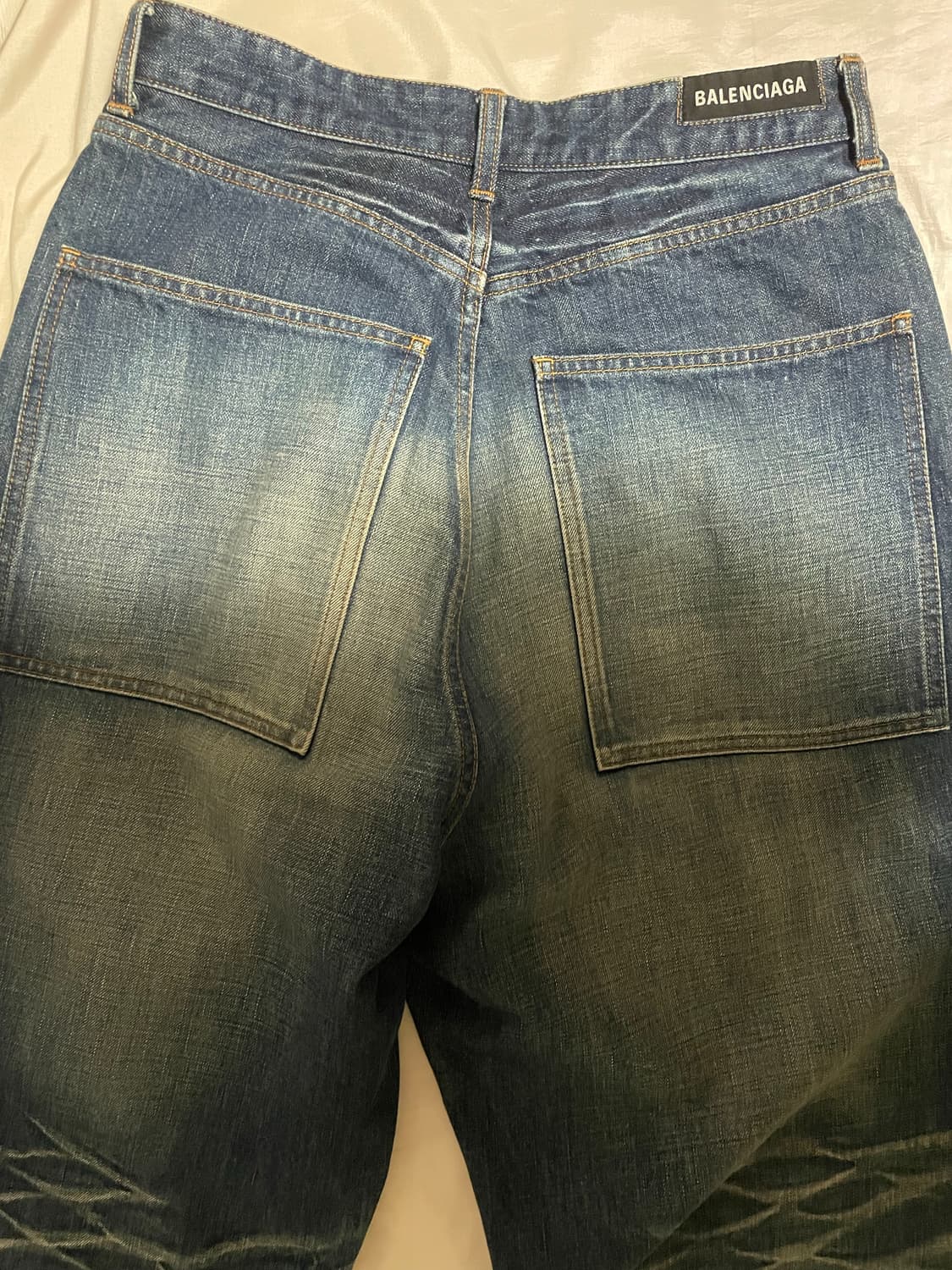 S) 발렌시아가 캣워싱 사각포켓 중청 데님  상품이미지5