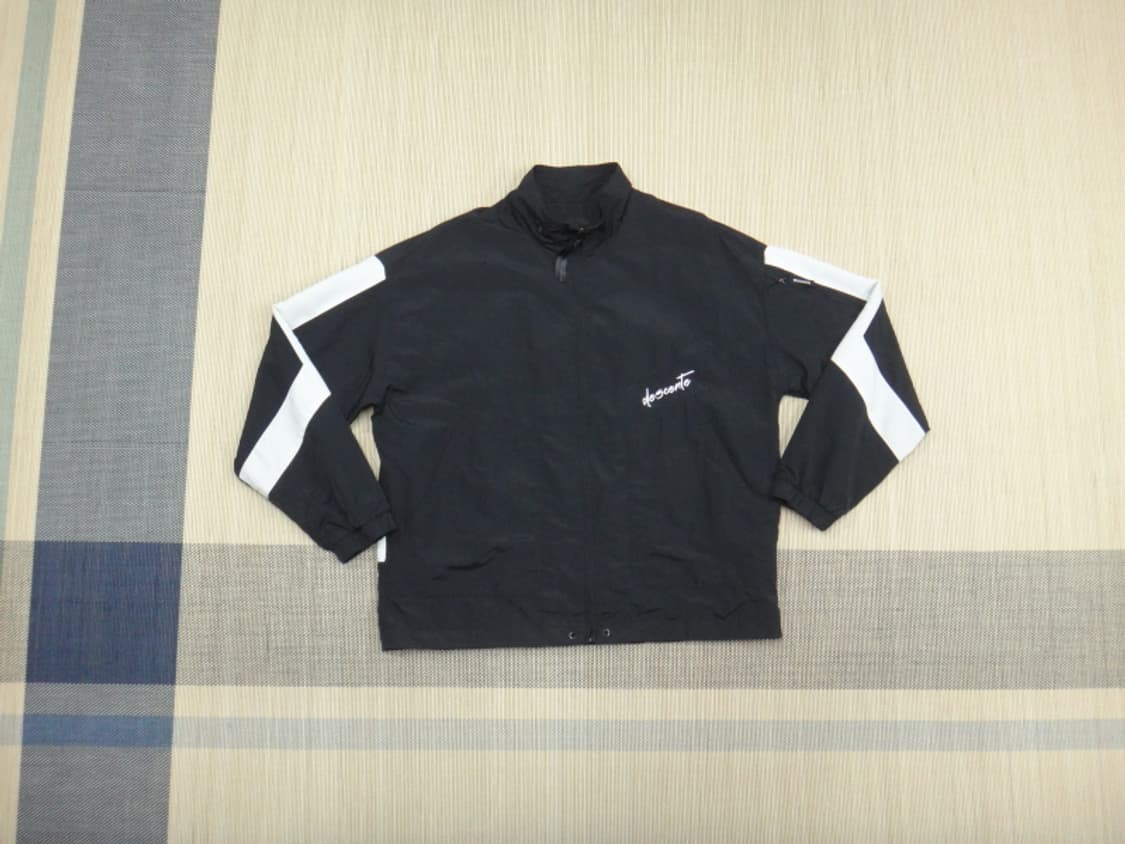 (105) 데상트 남성 3X3 뉴트럴 블랙 웜업 자켓 상품이미지1