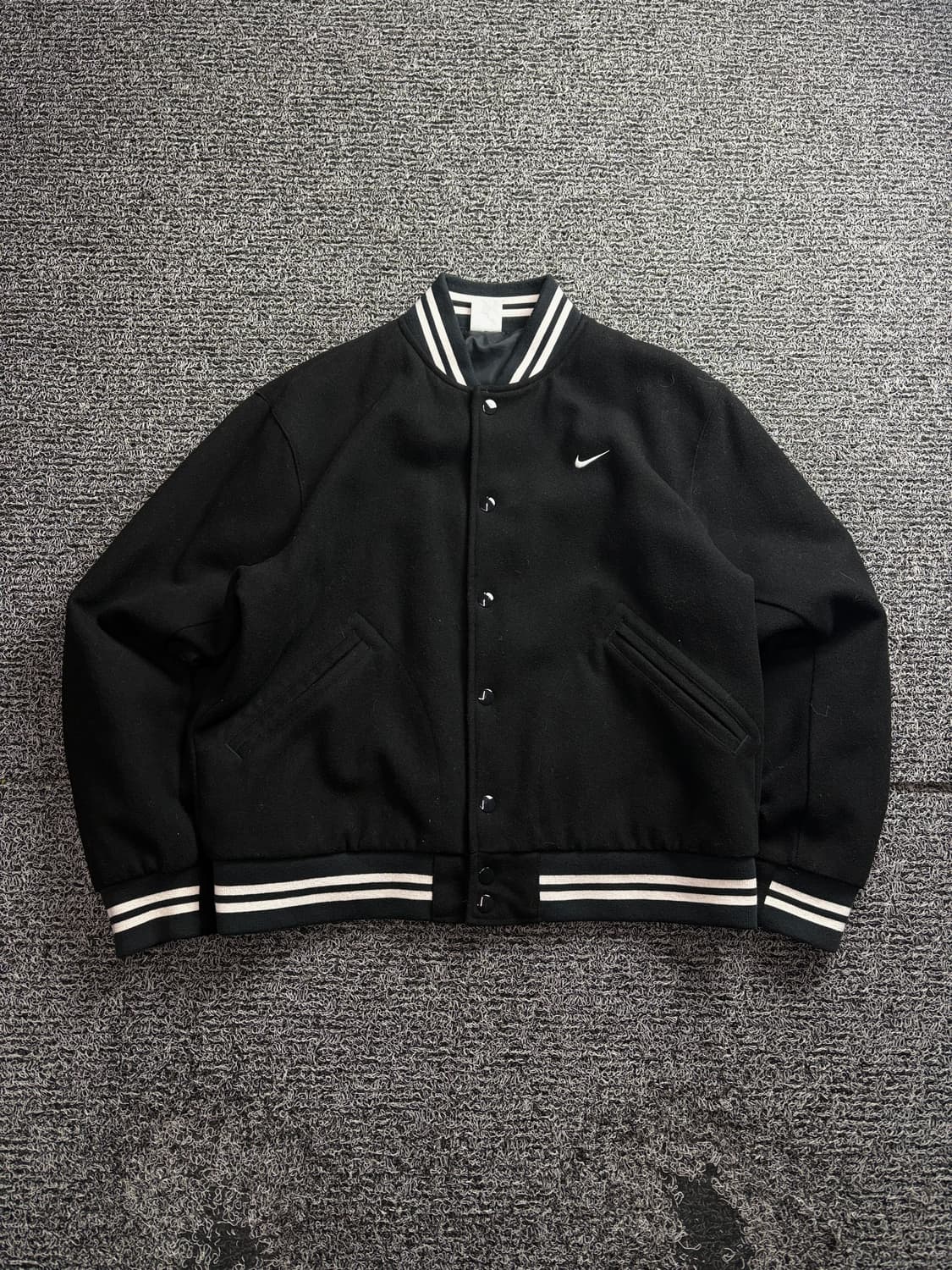 나이키 NSW 어센틱 바시티 봄버 자켓 2960 상품이미지2