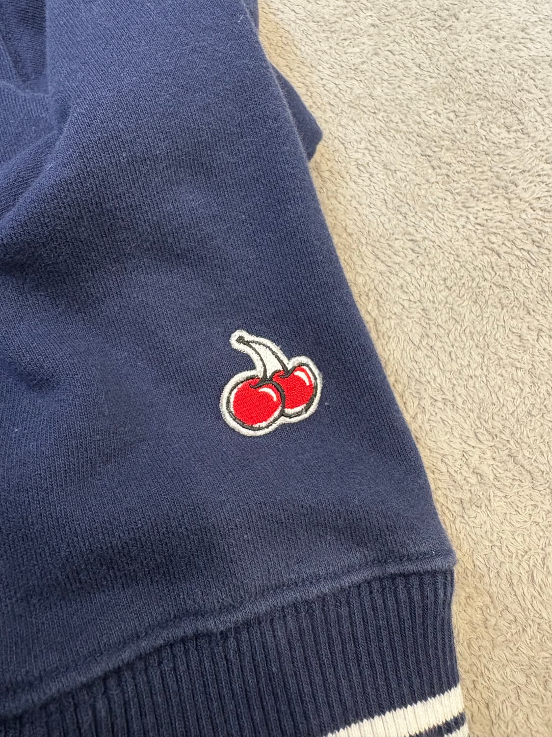 키르시 브이넥 맨투맨 상품이미지3