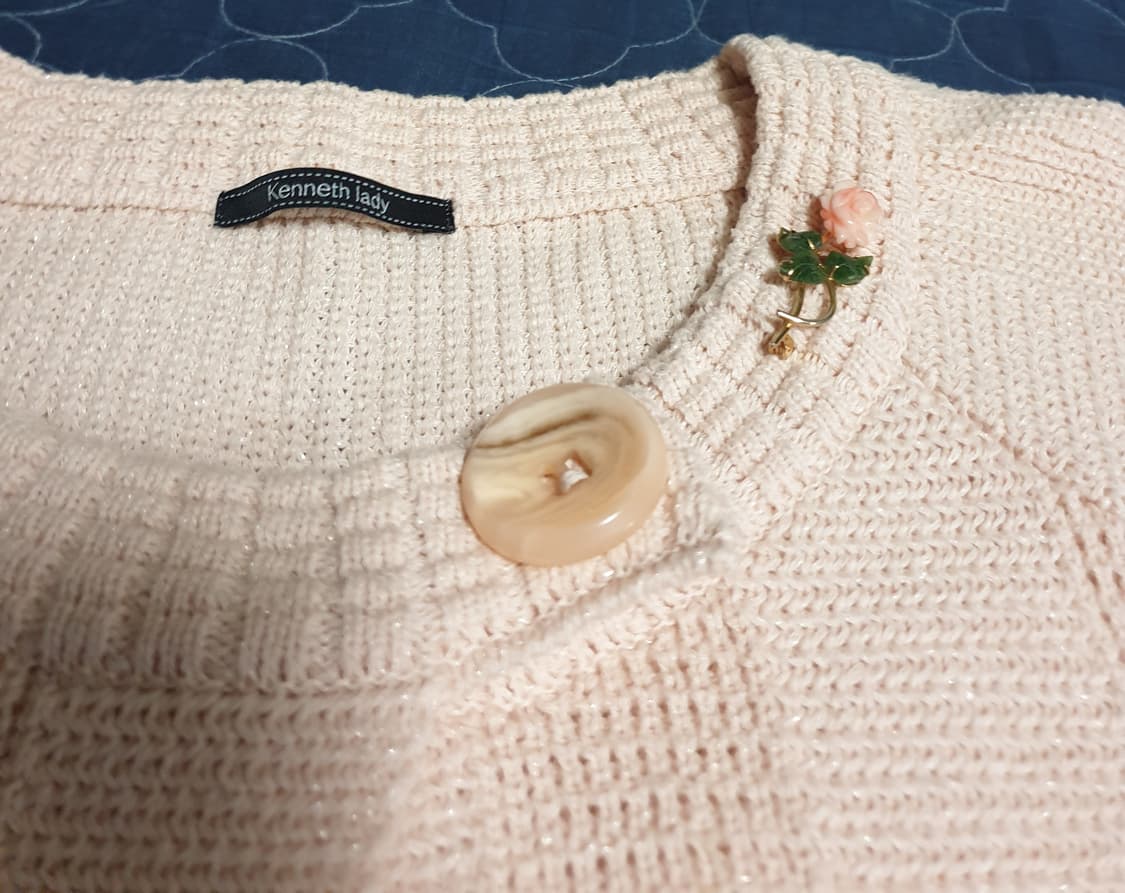 케네스레이디 넥버튼 브로치 가디건 살구 (S) 상품이미지2