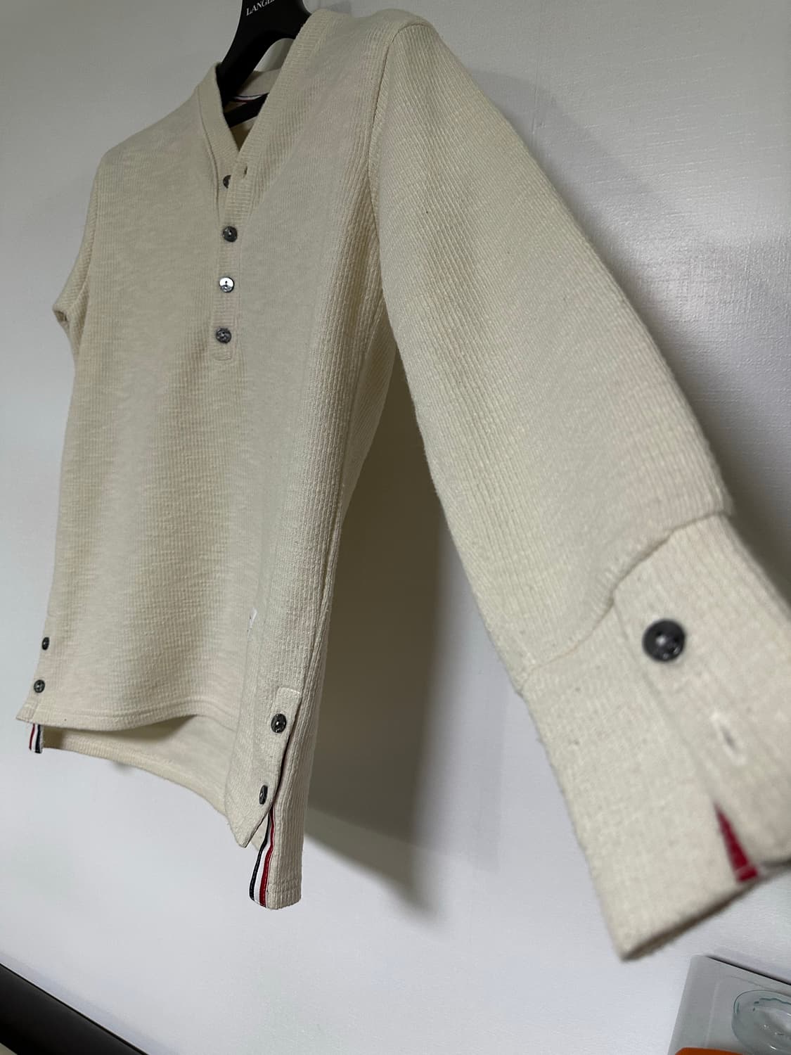 톰브라운 아이보리 삼선 완장 가디건 상품이미지3